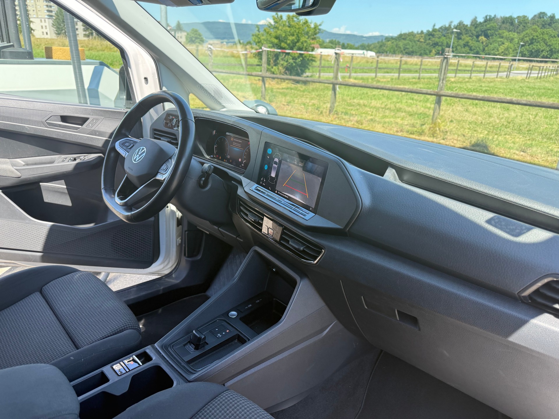 VW Caddy 2.0 TDI DSG-image-17