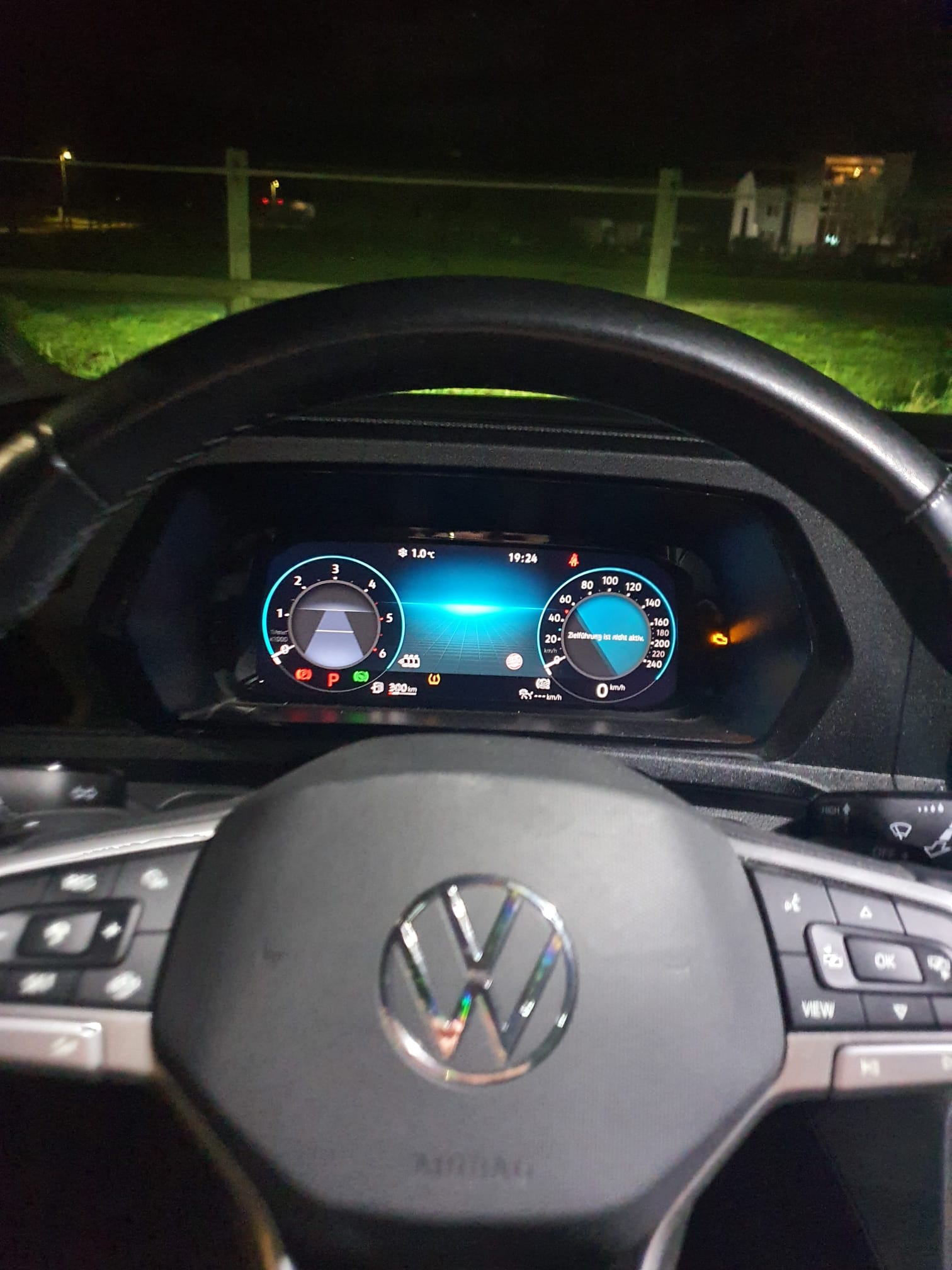 VW Caddy 2.0 TDI DSG-image-8