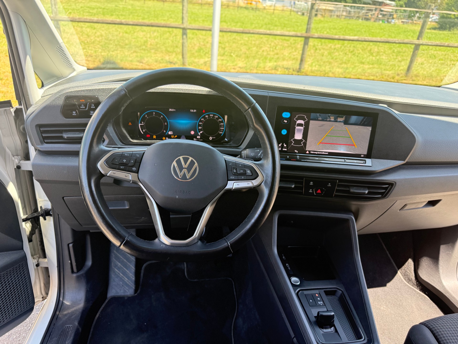 VW Caddy 2.0 TDI DSG-image-16
