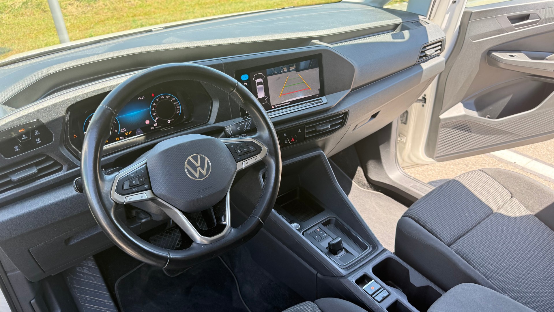 VW Caddy 2.0 TDI DSG-image-15