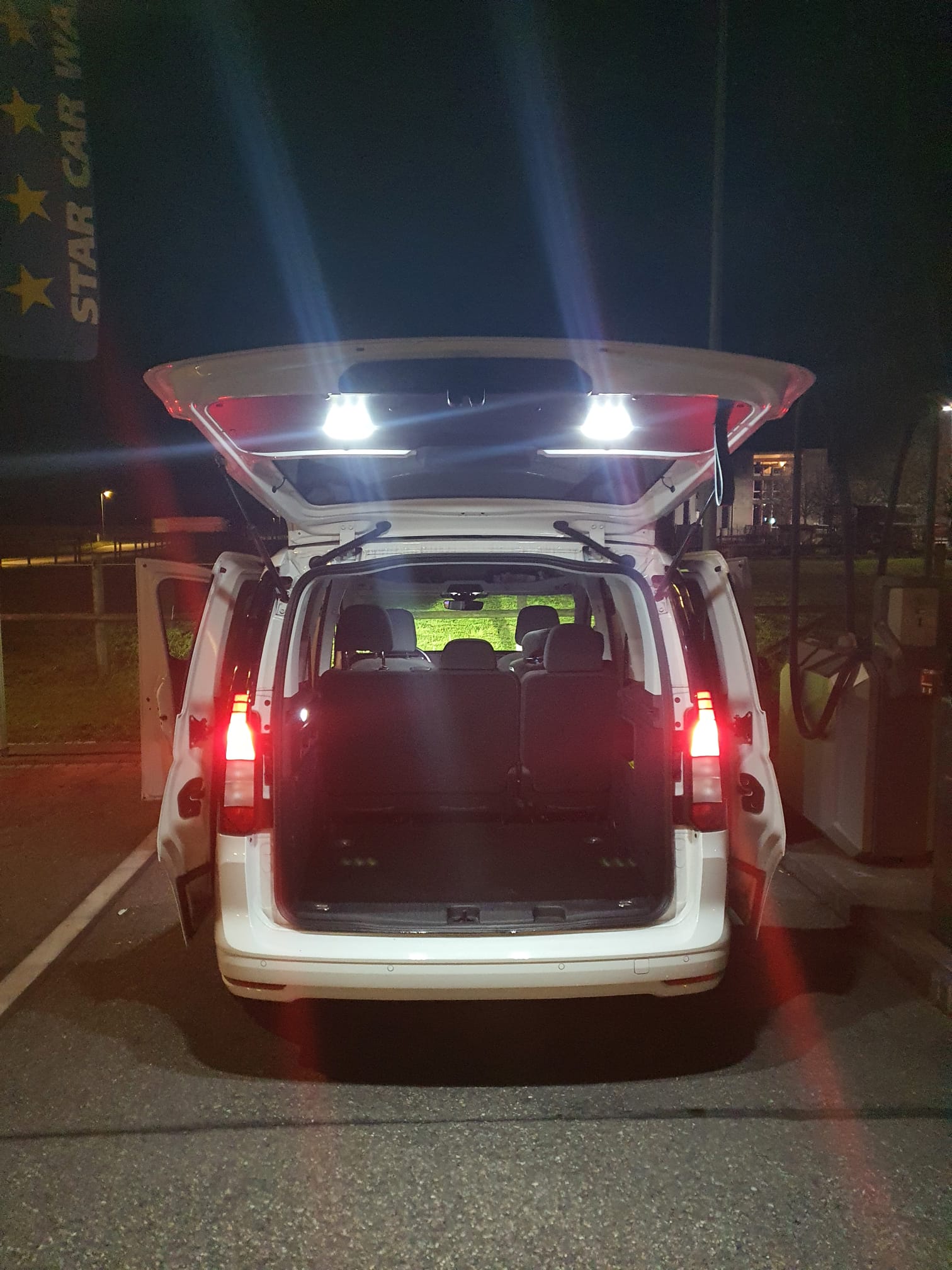 VW Caddy 2.0 TDI DSG-image-0