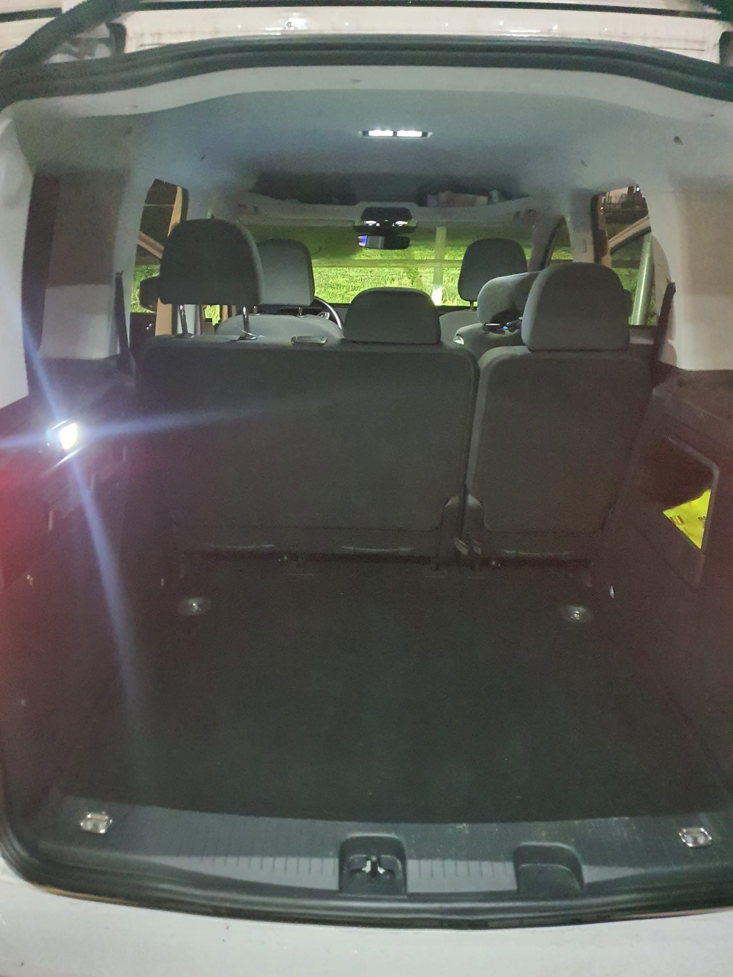 VW Caddy 2.0 TDI DSG-image-4