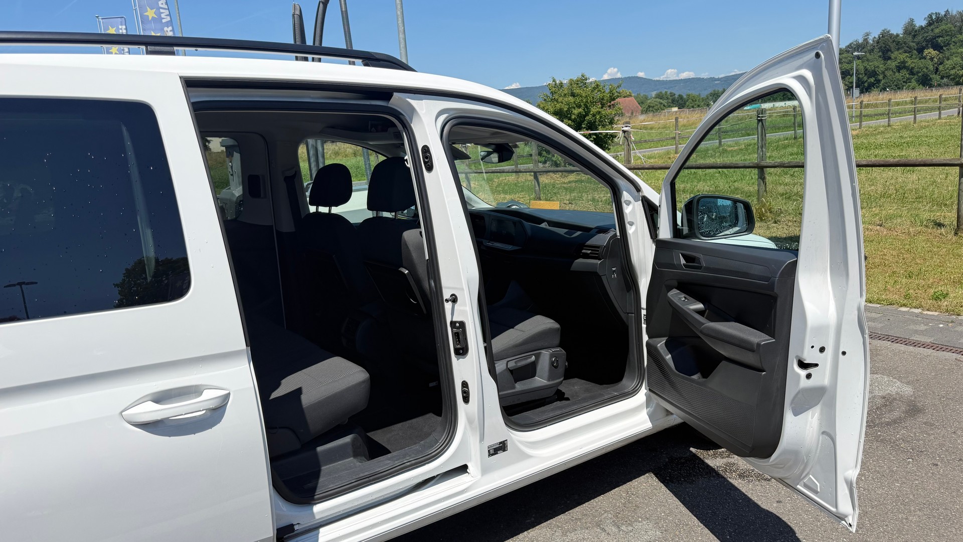VW Caddy 2.0 TDI DSG-image-29