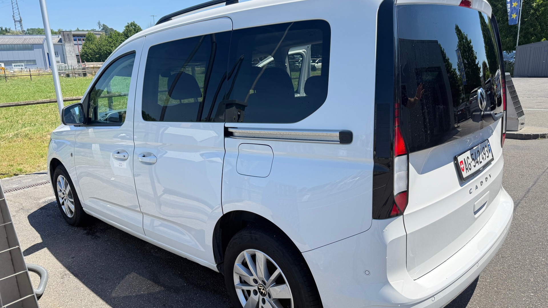VW Caddy 2.0 TDI DSG-image-26