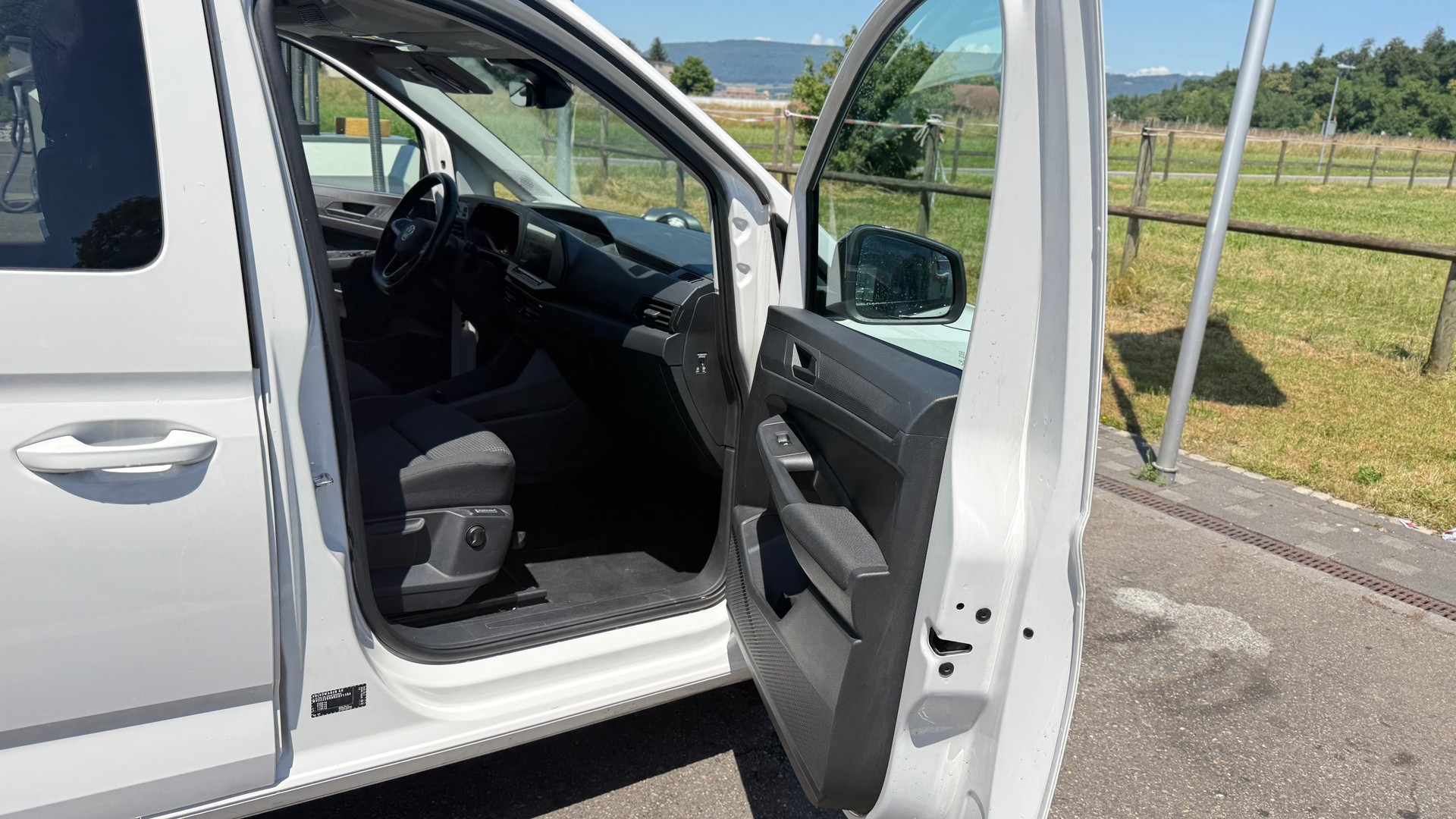VW Caddy 2.0 TDI DSG-image-19