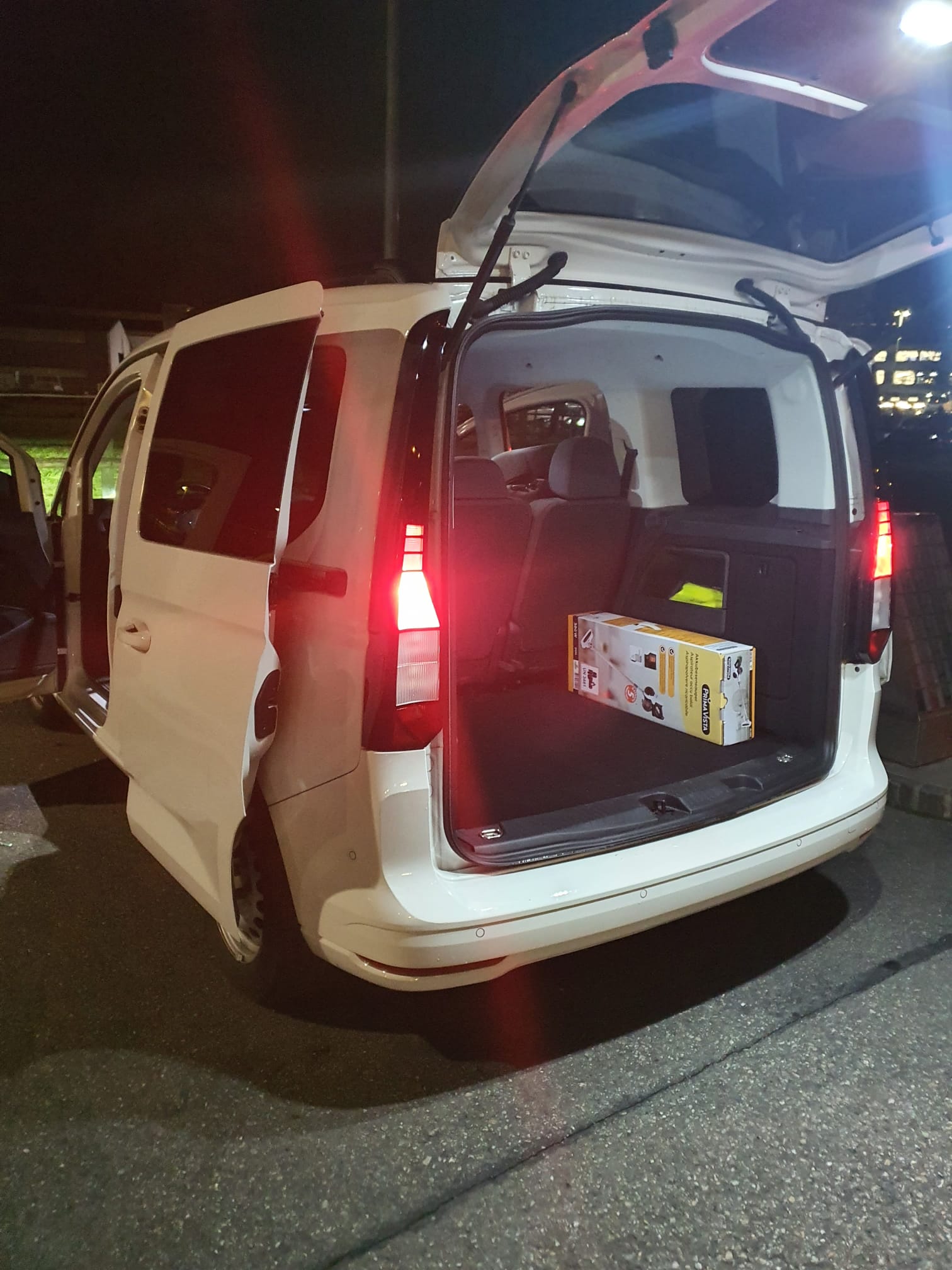 VW Caddy 2.0 TDI DSG-image-7