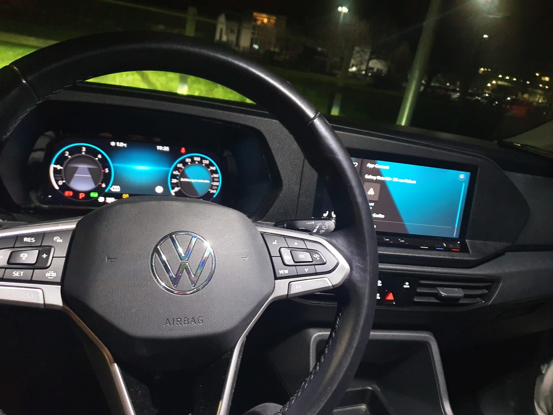 VW Caddy 2.0 TDI DSG-image-13