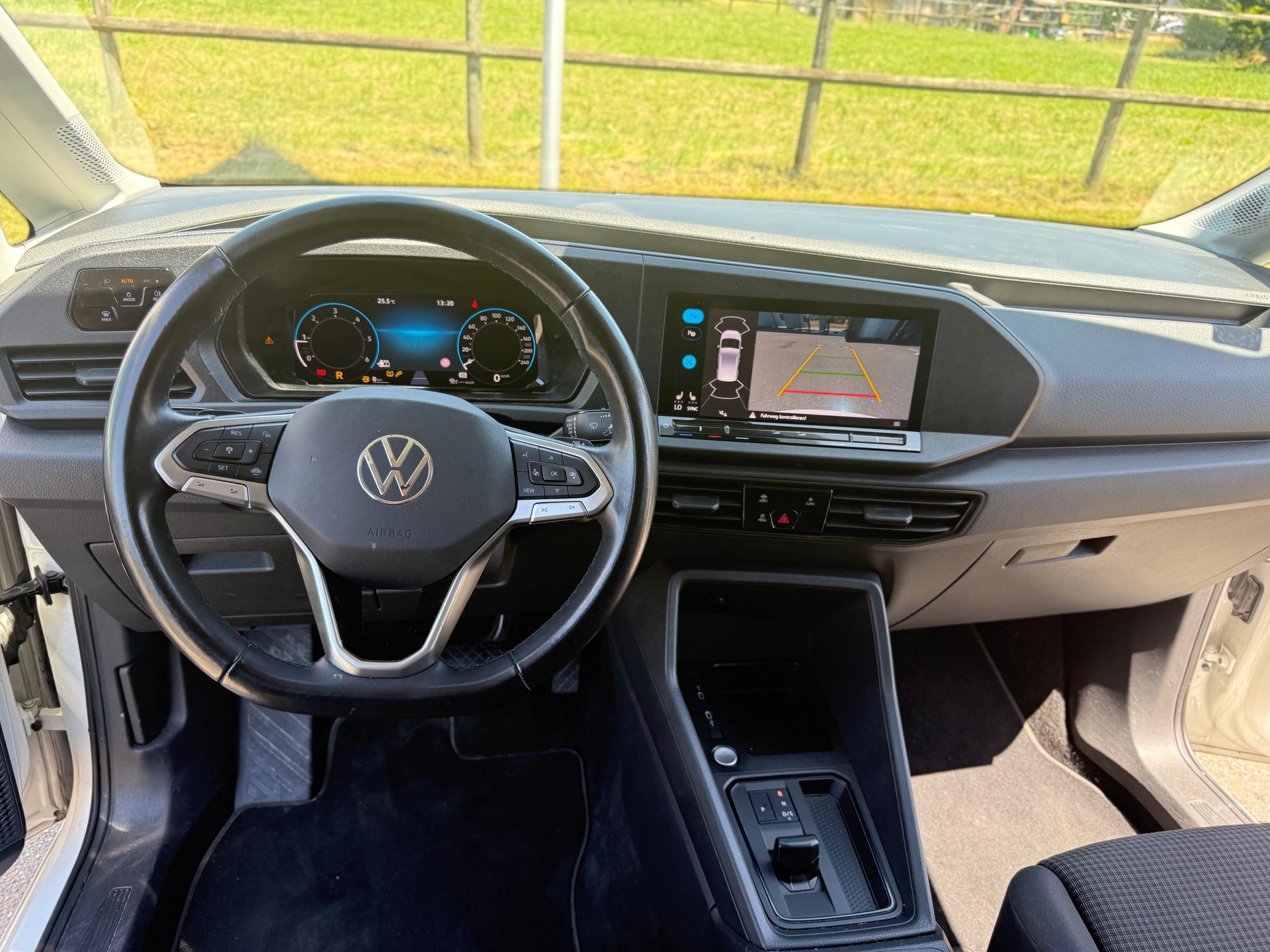 VW Caddy 2.0 TDI DSG-image-18