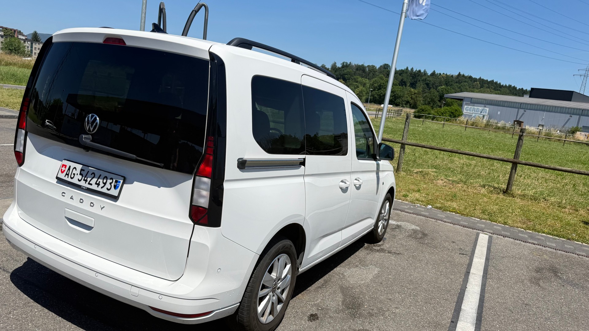 VW Caddy 2.0 TDI DSG-image-28