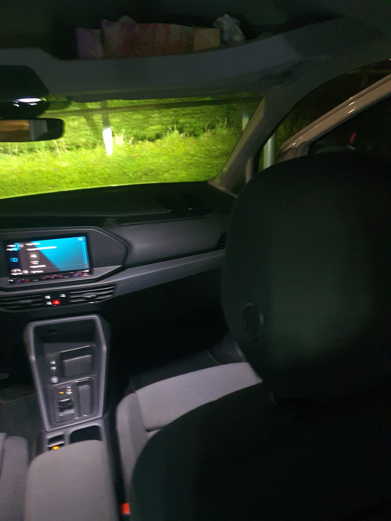 VW Caddy 2.0 TDI DSG-image-14