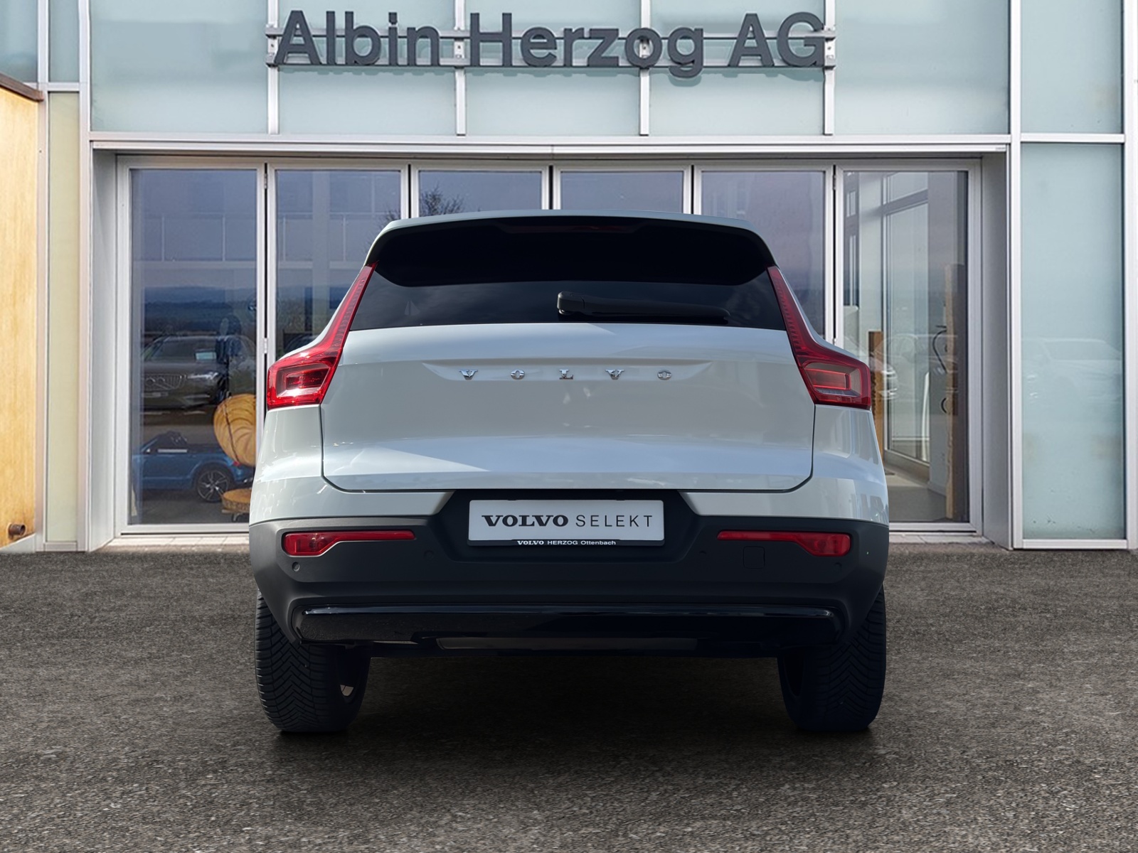 VOLVO XC40 2.0 B4 MH Plus Dark-image-5