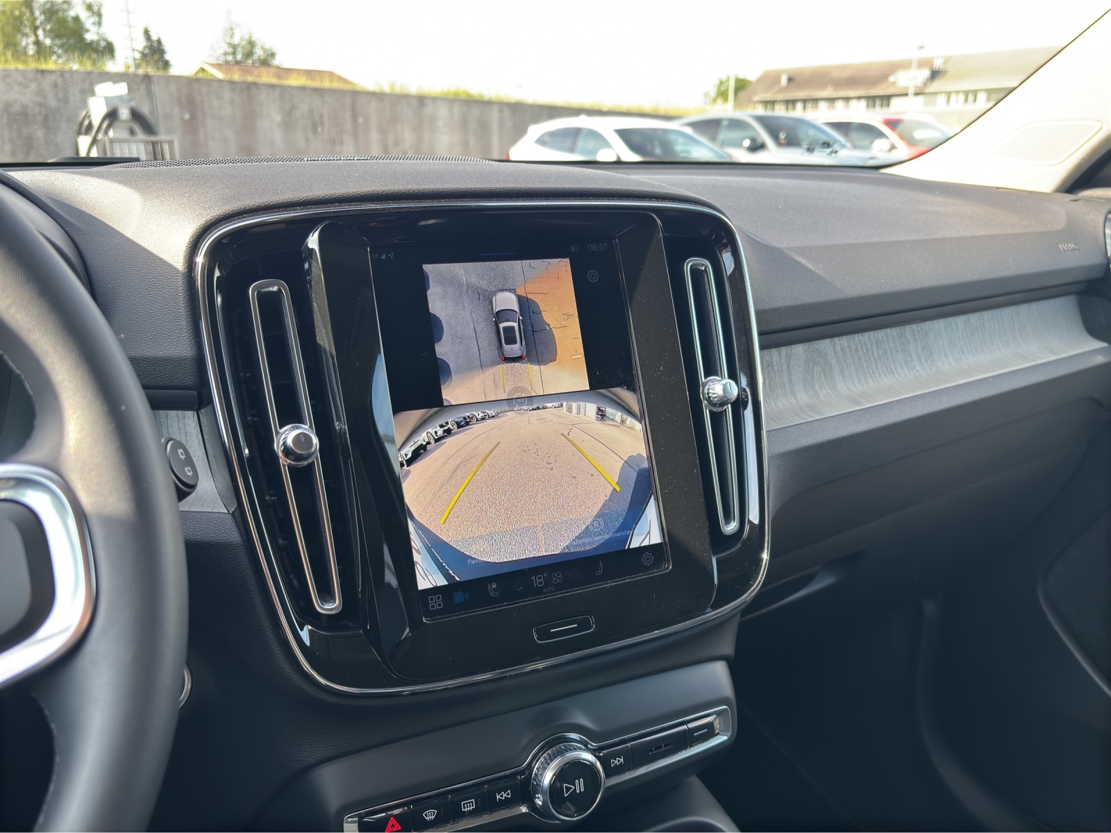 VOLVO XC40 2.0 B4 MH Plus Dark-image-15