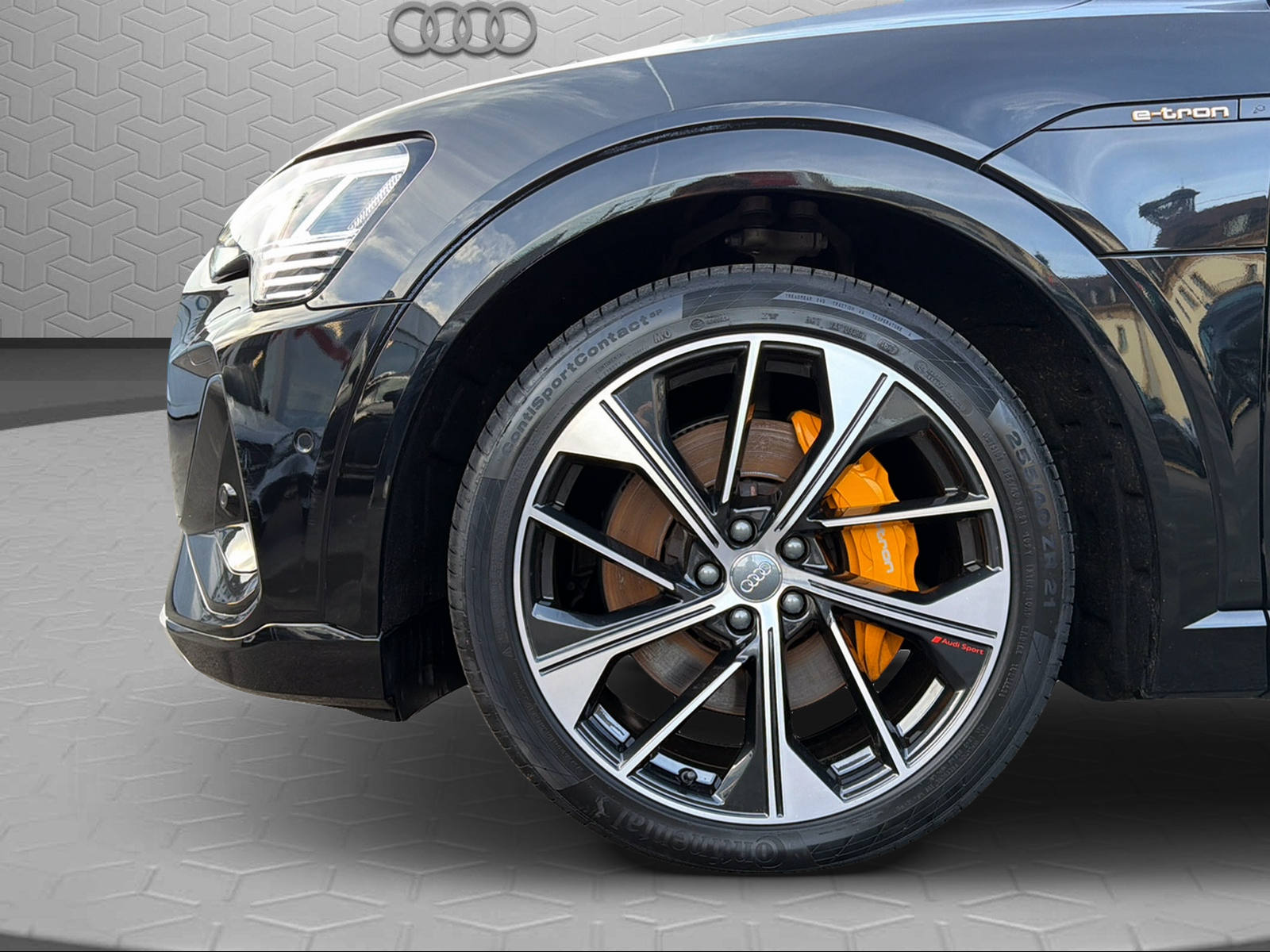 AUDI e-tron 55 Sportback S Line quattro-image-8