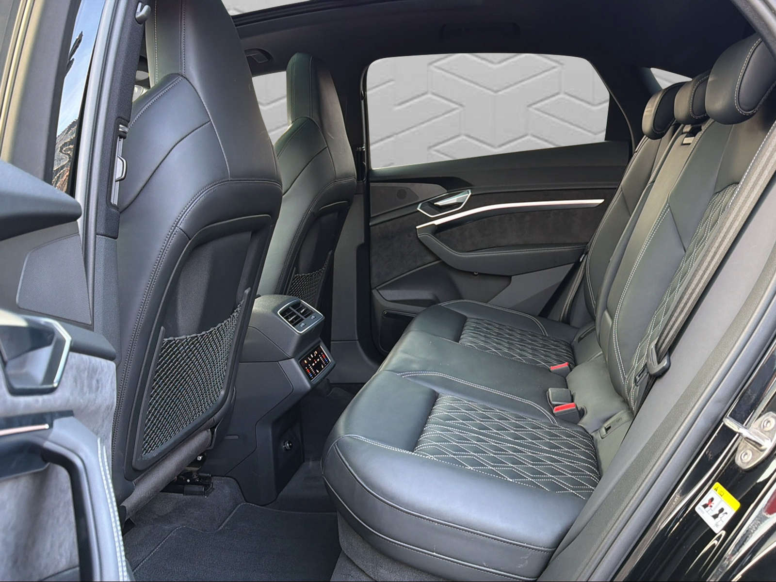 AUDI e-tron 55 Sportback S Line quattro-image-15