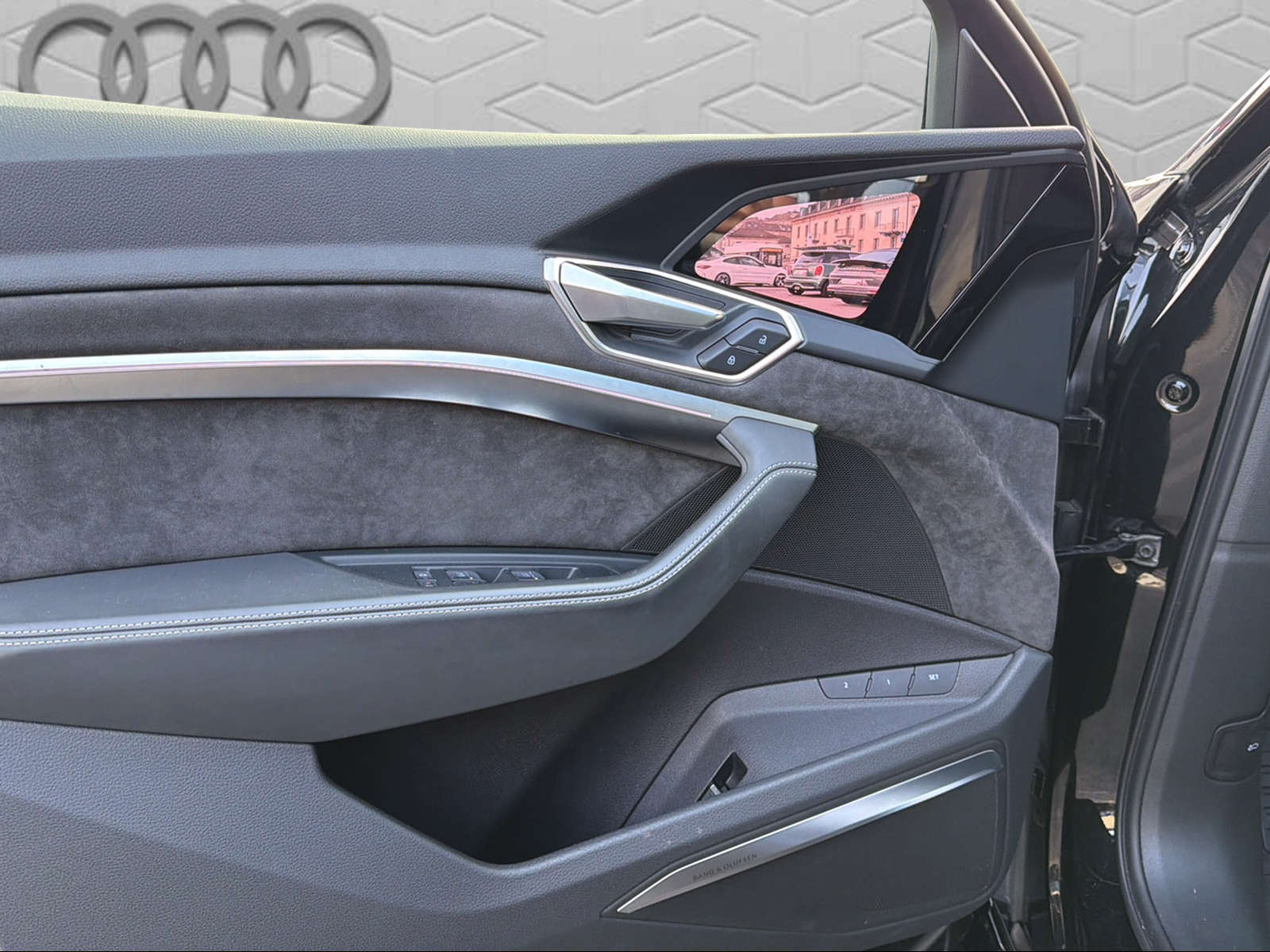 AUDI e-tron 55 Sportback S Line quattro-image-17