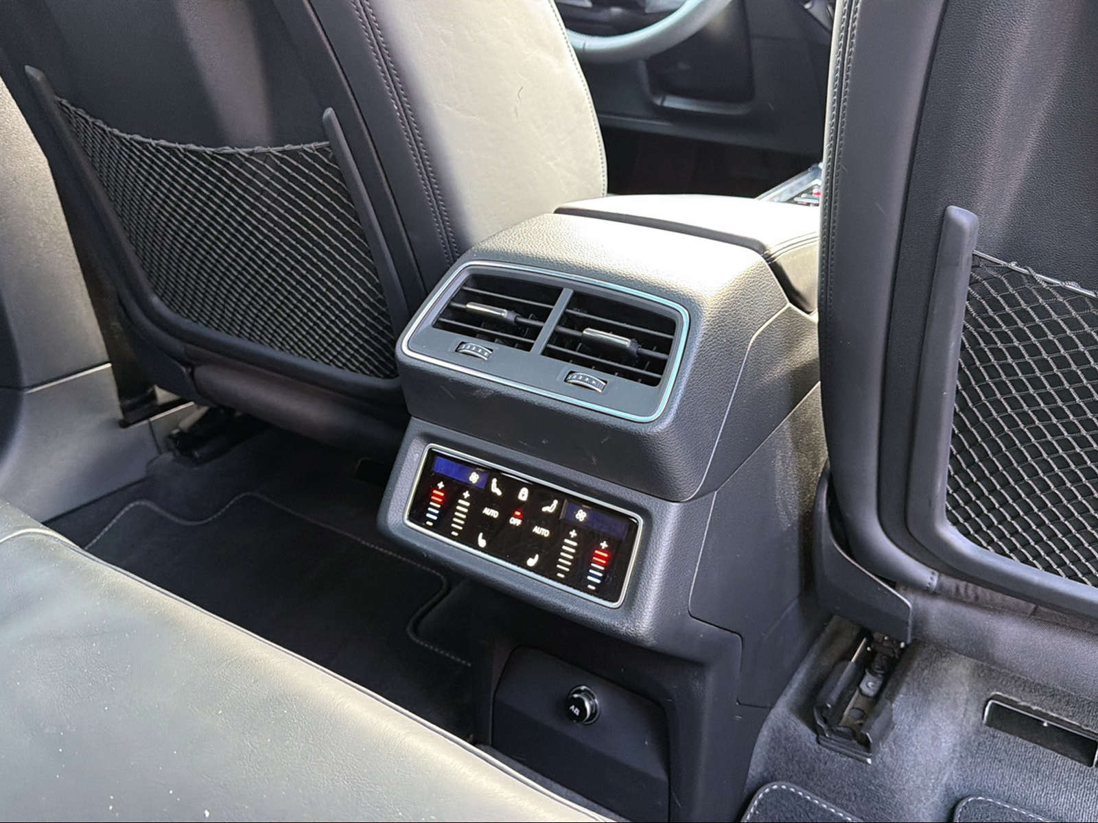 AUDI e-tron 55 Sportback S Line quattro-image-16