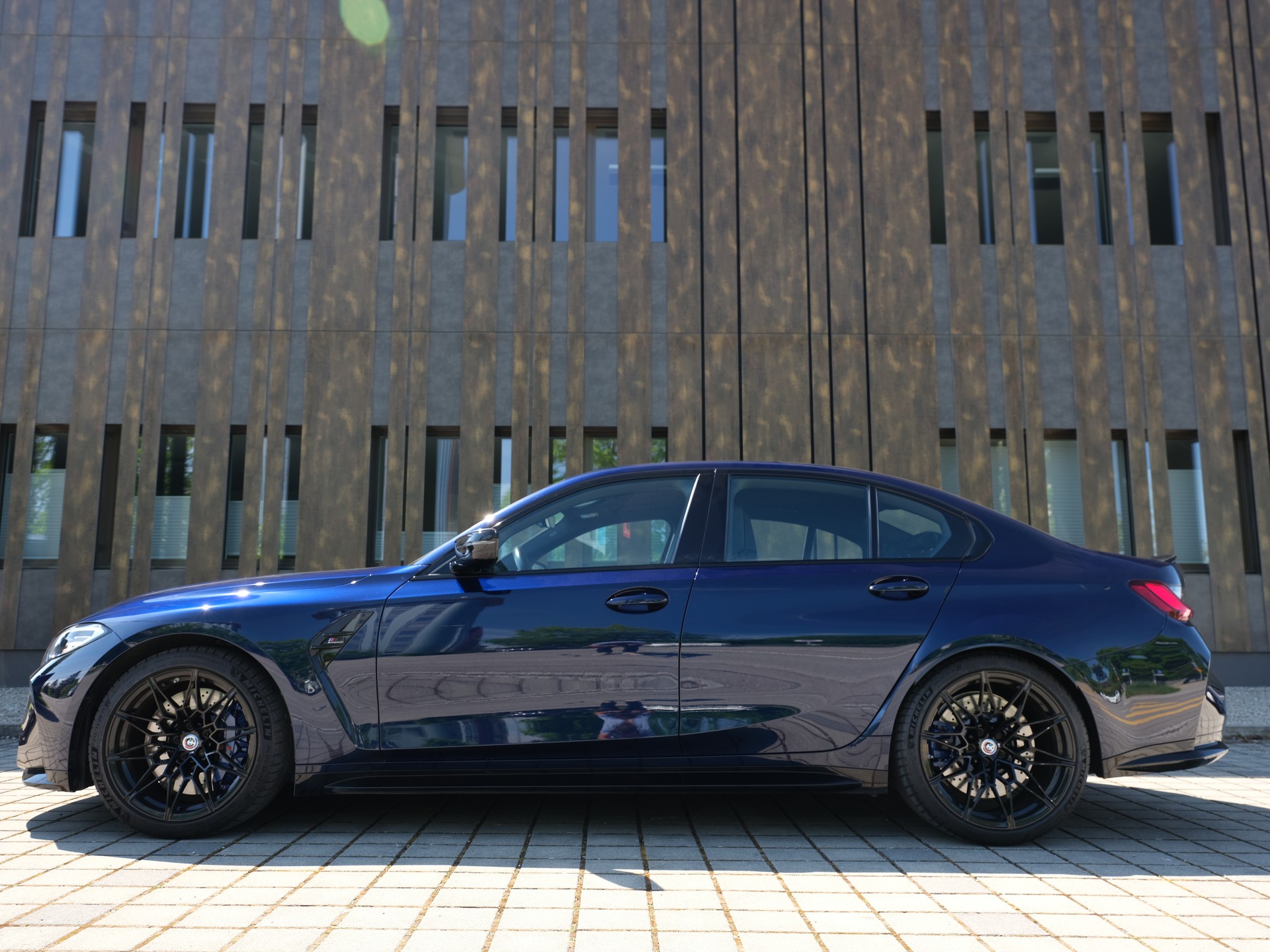 BMW M3 Competition M xDrive-showroom-element-3