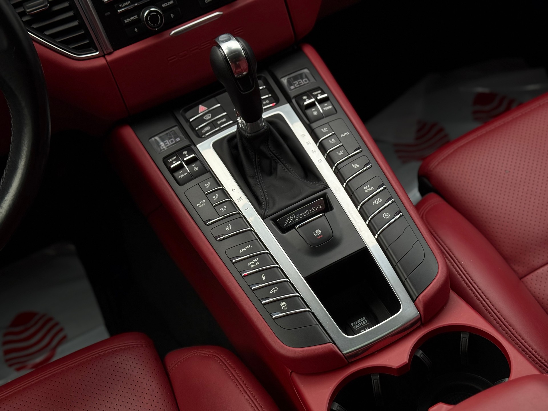 PORSCHE Macan Turbo PDK-image-17