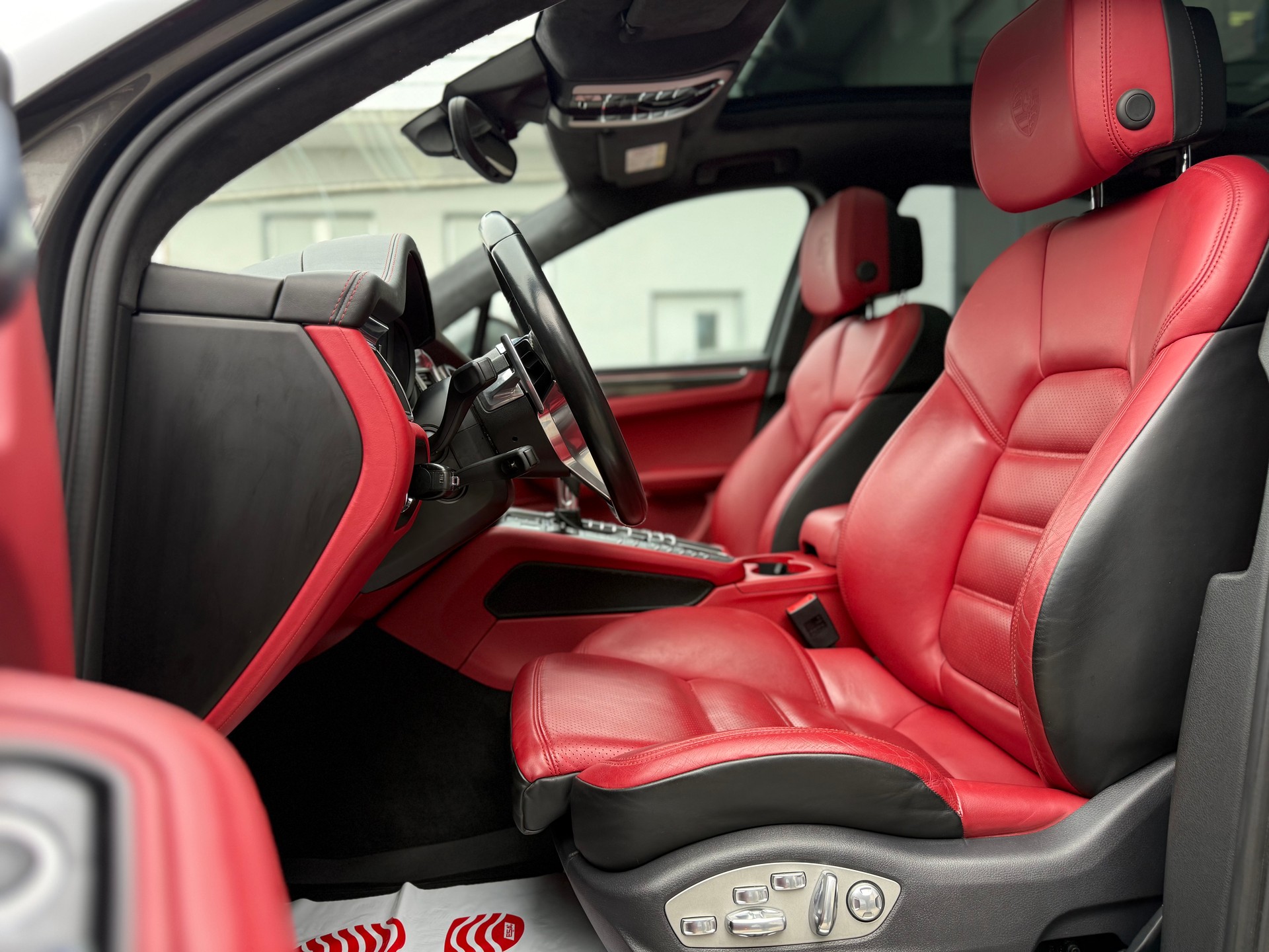 PORSCHE Macan Turbo PDK-image-9