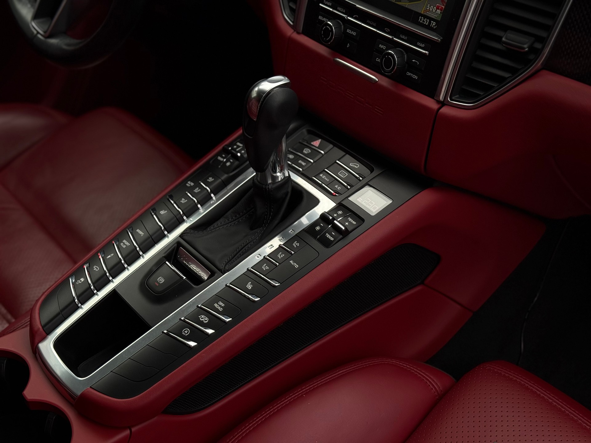 PORSCHE Macan Turbo PDK-image-18