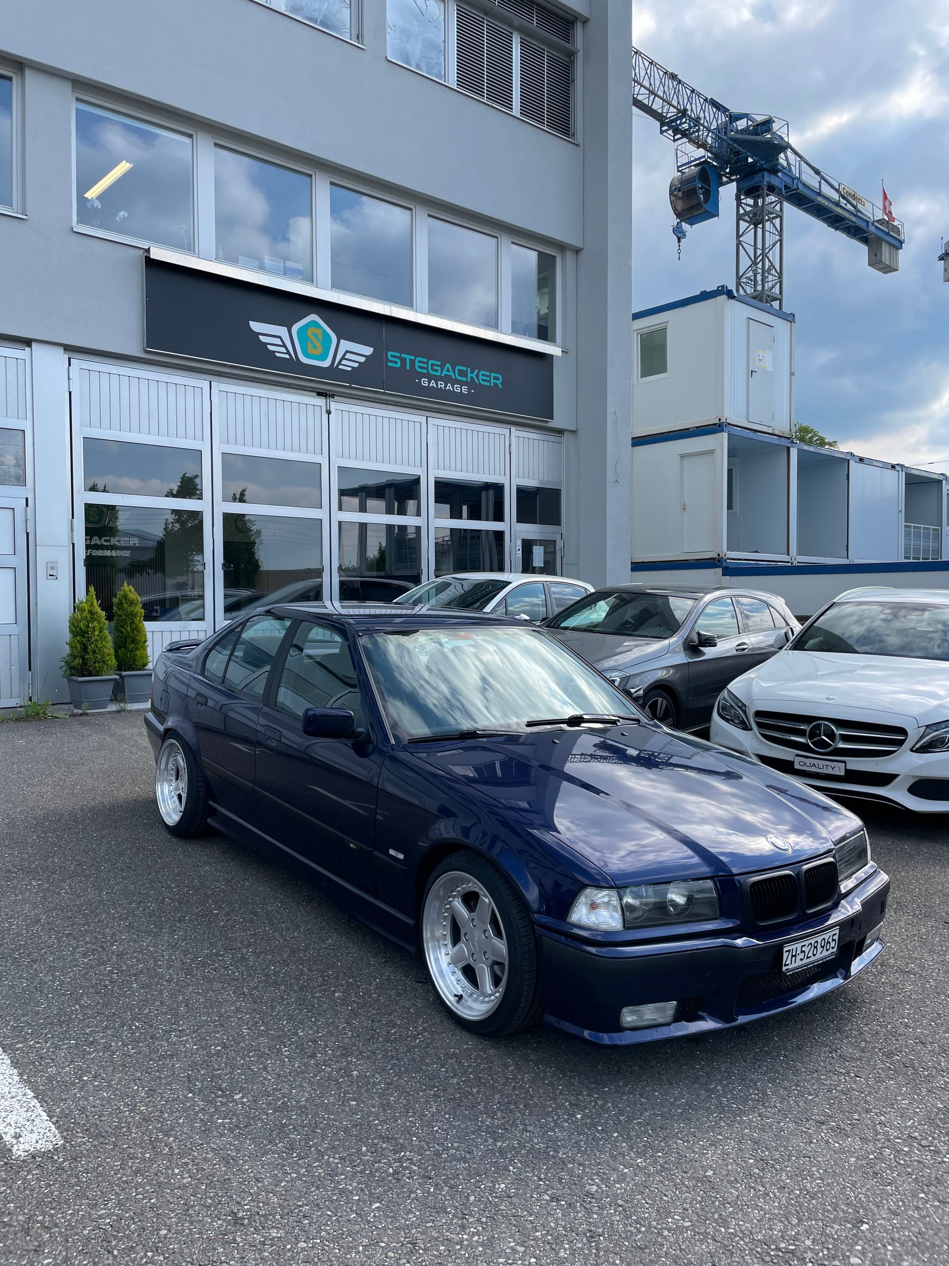 BMW 318i Sport Edition-image-0
