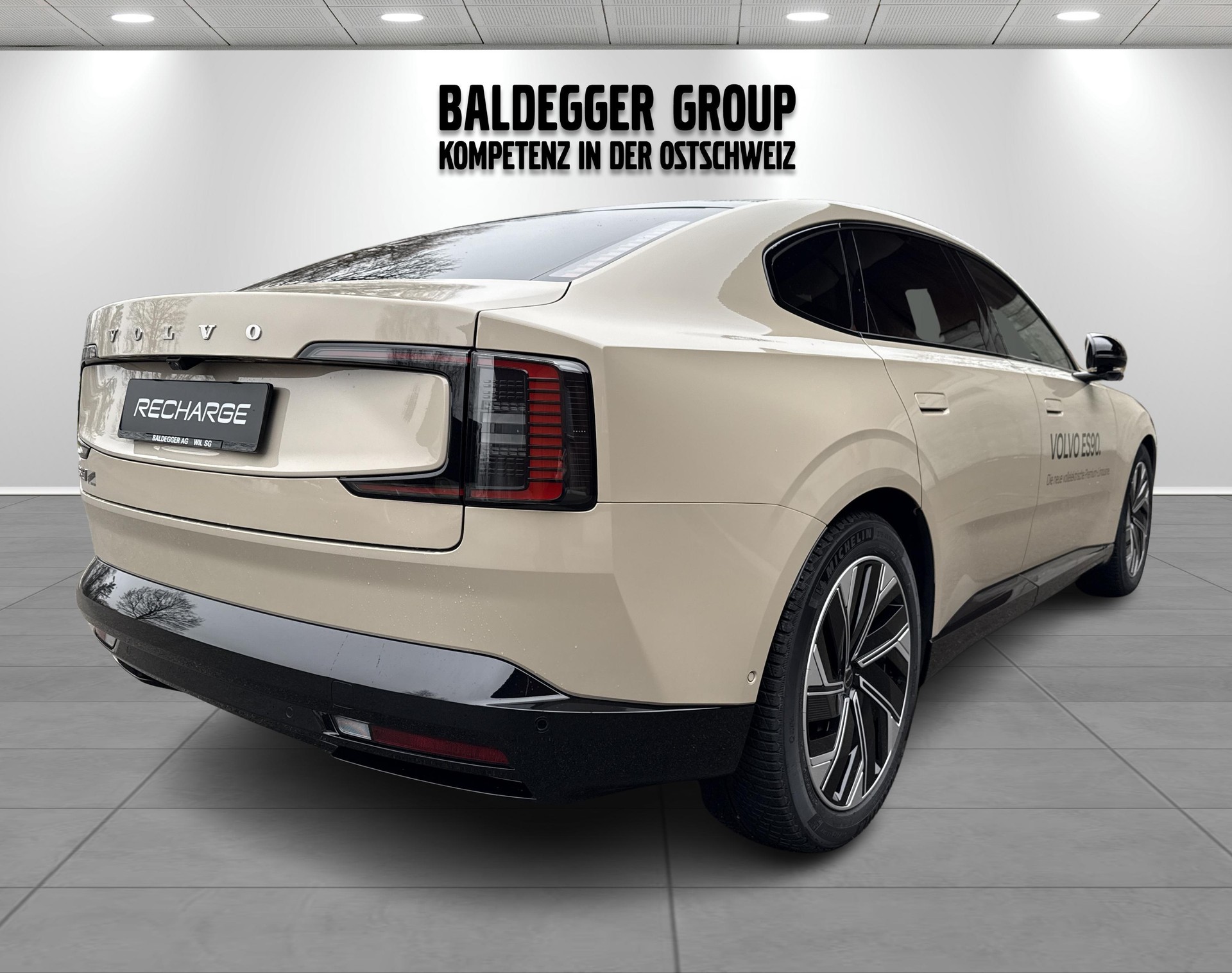 VOLVO ES90 Ultra-showroom-element-1