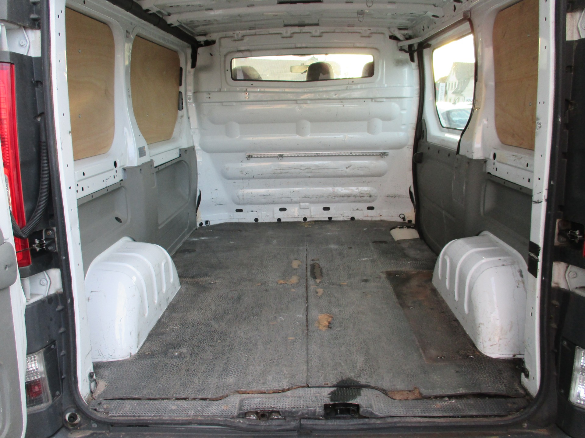 RENAULT Trafic 2.0 dCi 90 2.7t L1H1-image-9