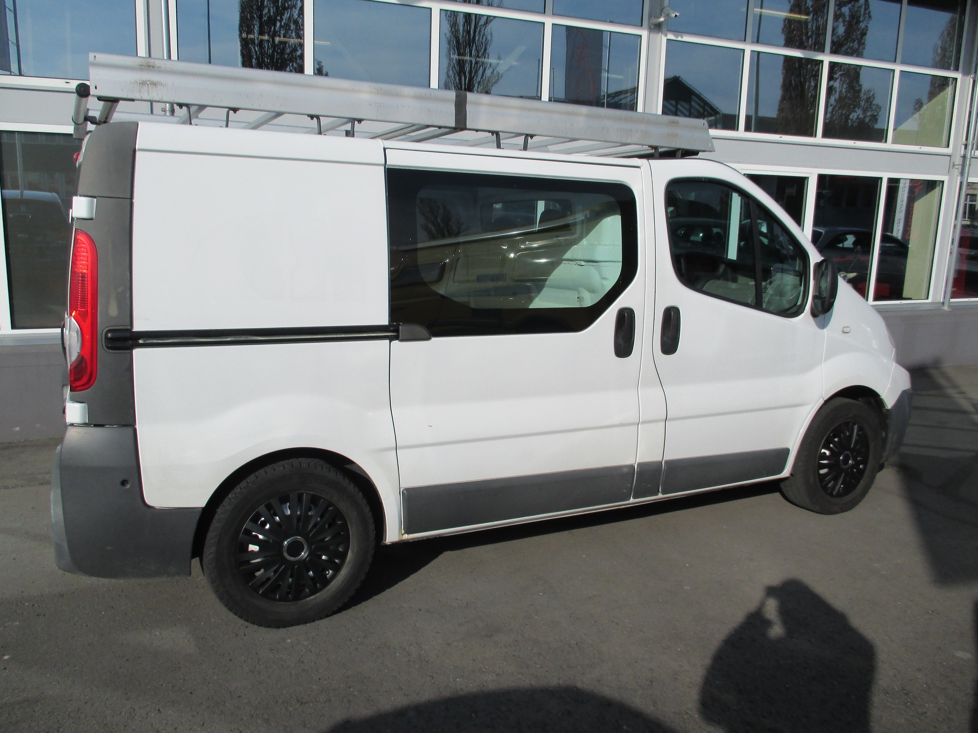 RENAULT Trafic 2.0 dCi 90 2.7t L1H1-image-3