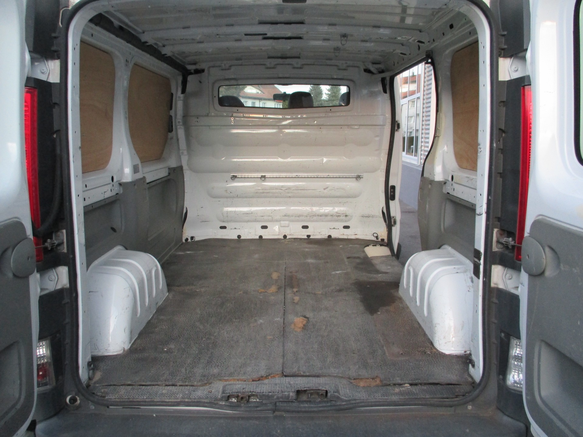 RENAULT Trafic 2.0 dCi 90 2.7t L1H1-image-10