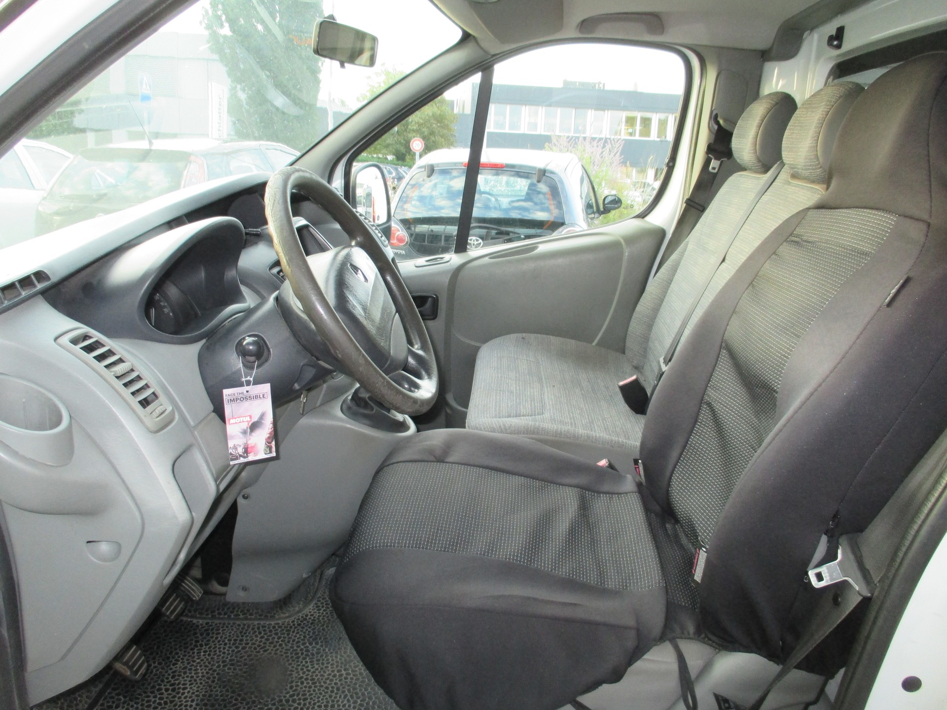 RENAULT Trafic 2.0 dCi 90 2.7t L1H1-image-8