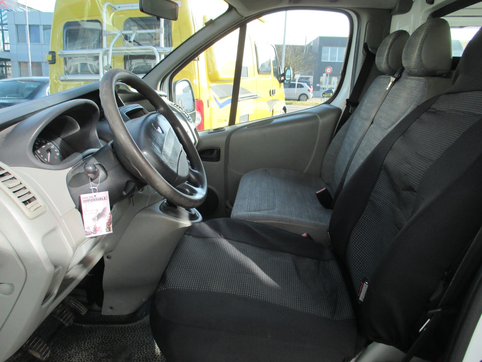 RENAULT Trafic 2.0 dCi 90 2.7t L1H1-image-7