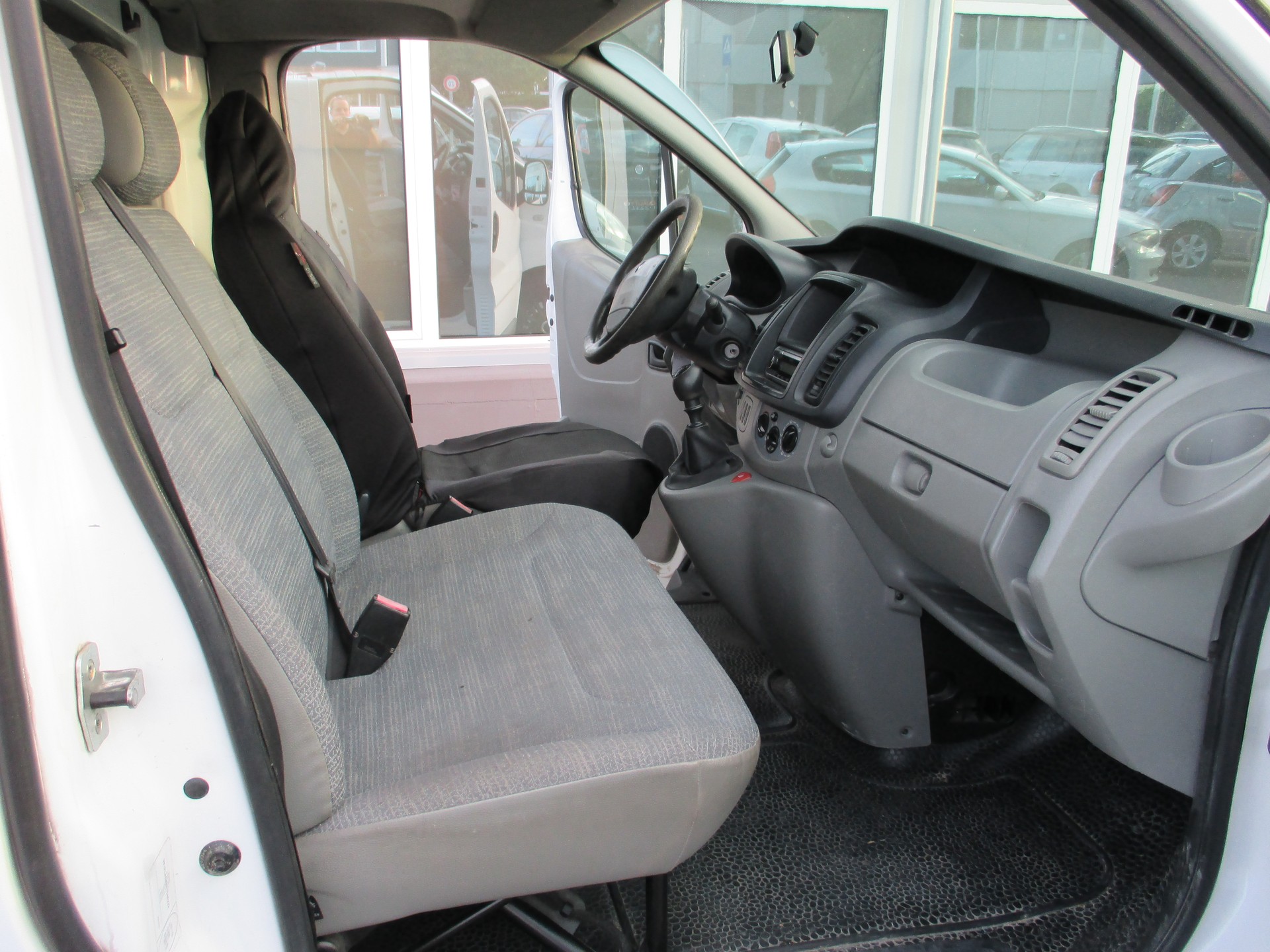 RENAULT Trafic 2.0 dCi 90 2.7t L1H1-image-11