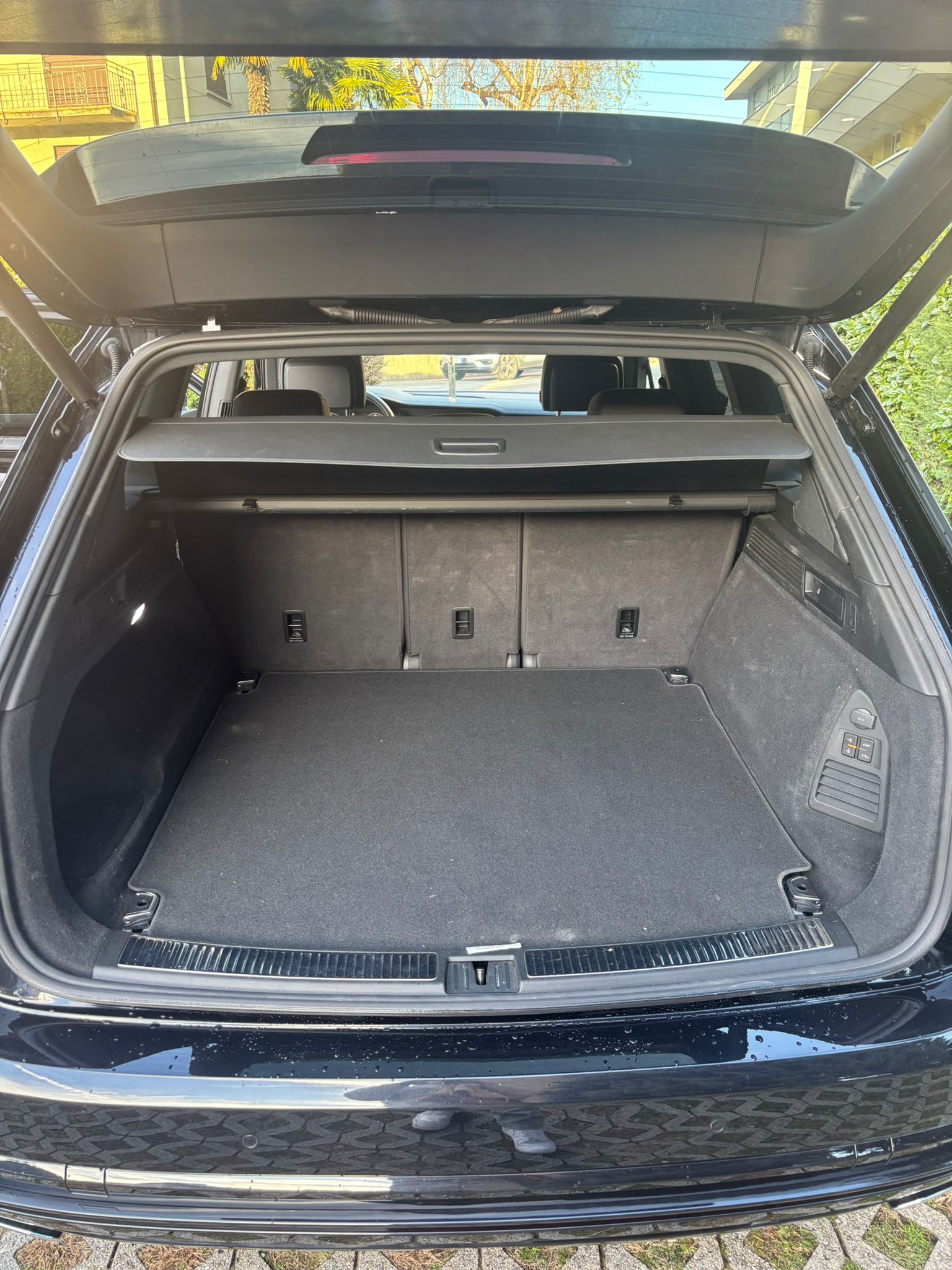 VW Touareg 3.0 TDI R Line Tiptronic-image-9