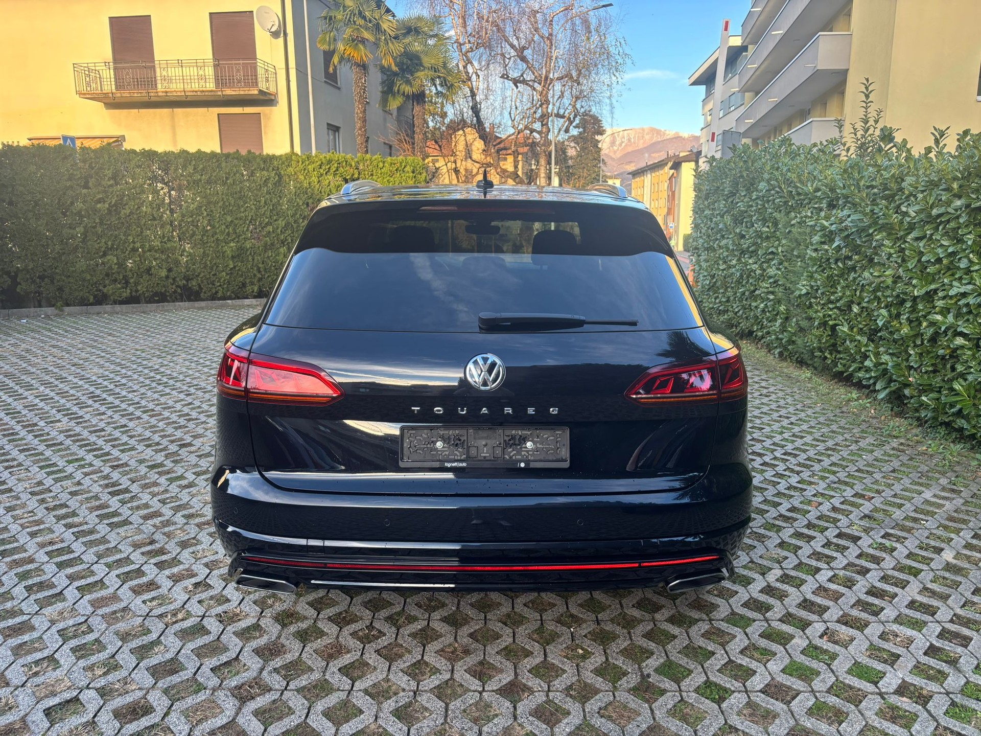 VW Touareg 3.0 TDI R Line Tiptronic-image-2