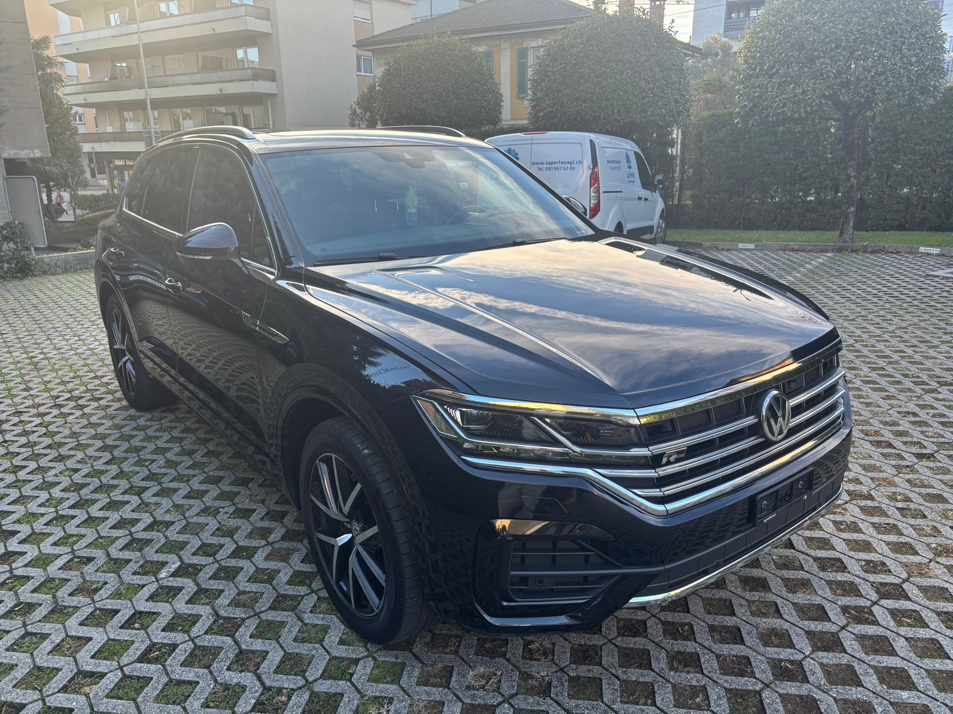 VW Touareg 3.0 TDI R Line Tiptronic-image-4