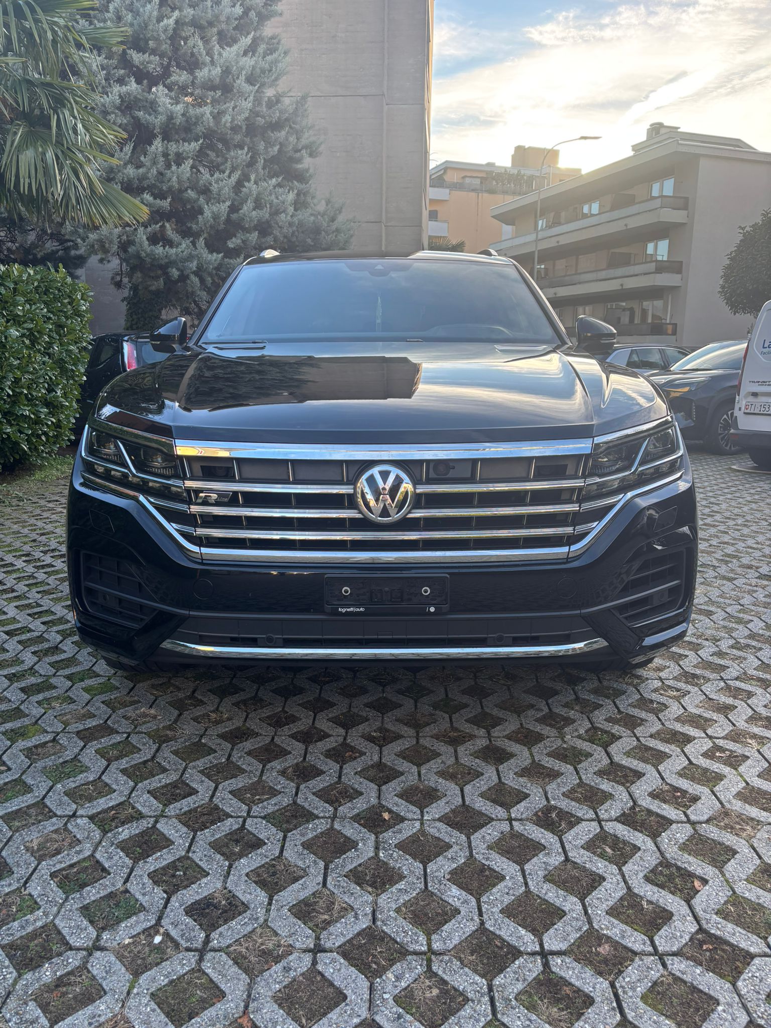 VW Touareg 3.0 TDI R Line Tiptronic-image-5