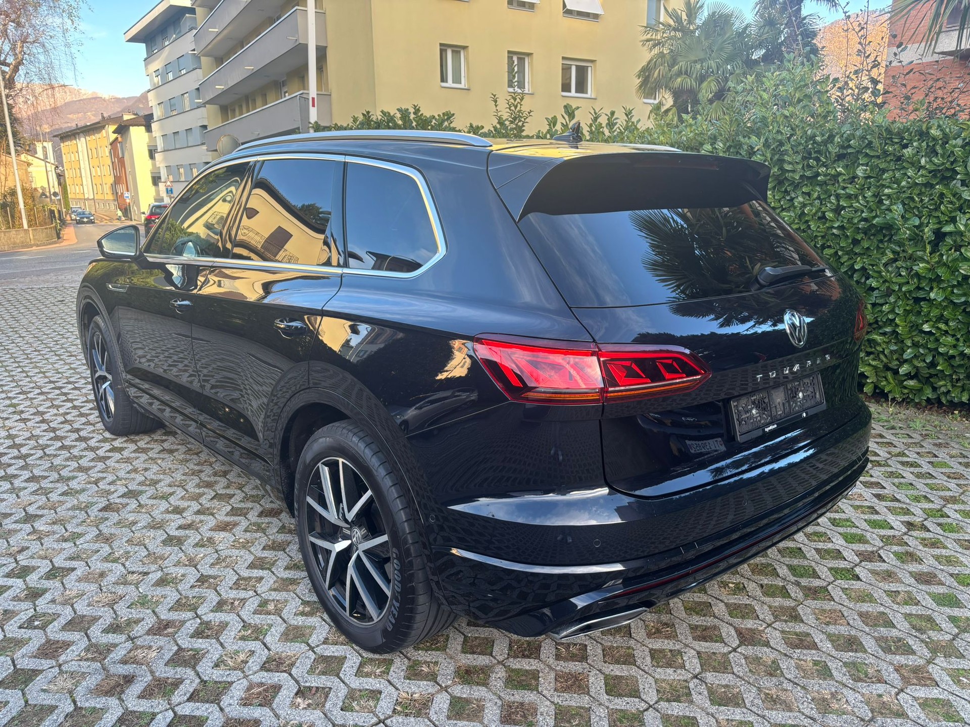 VW Touareg 3.0 TDI R Line Tiptronic-image-1