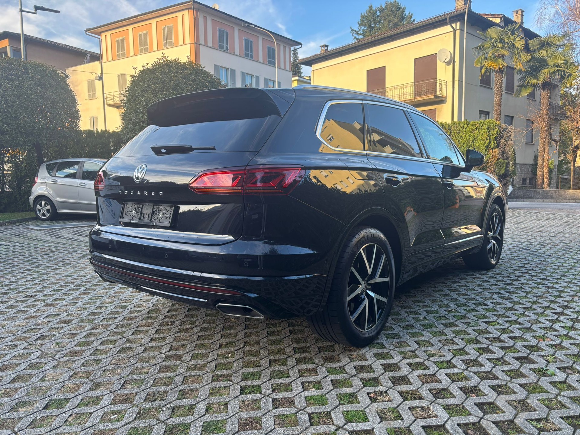 VW Touareg 3.0 TDI R Line Tiptronic-image-3