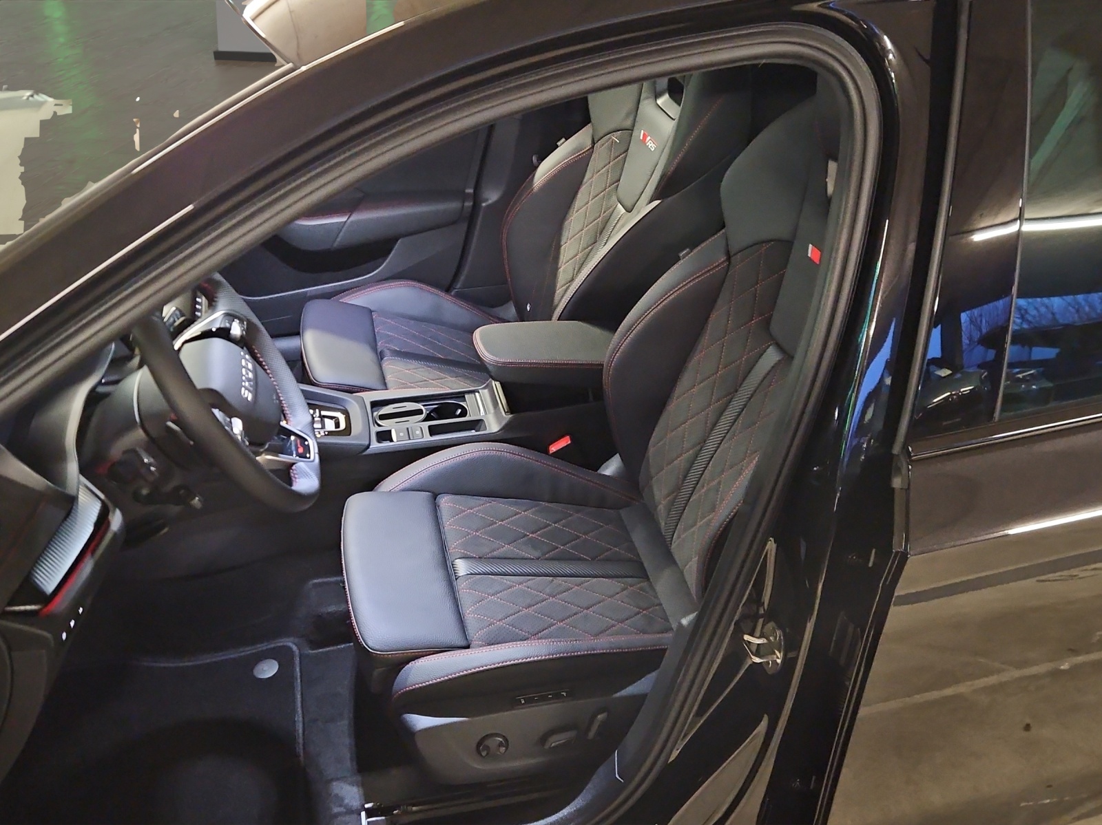 SKODA Octavia Combi 2.0 TSI DSG RS-image-8