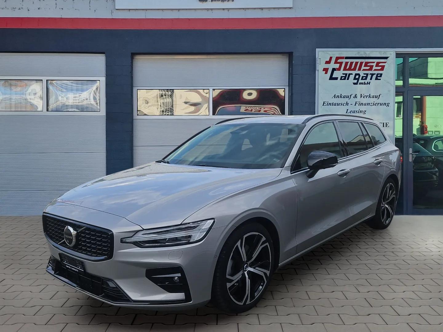 VOLVO V60 B4 Benzin Mild Hybrid Ultra Dark DCT mit AHK & Panoramadach & 5J Werksgarantie-image-3