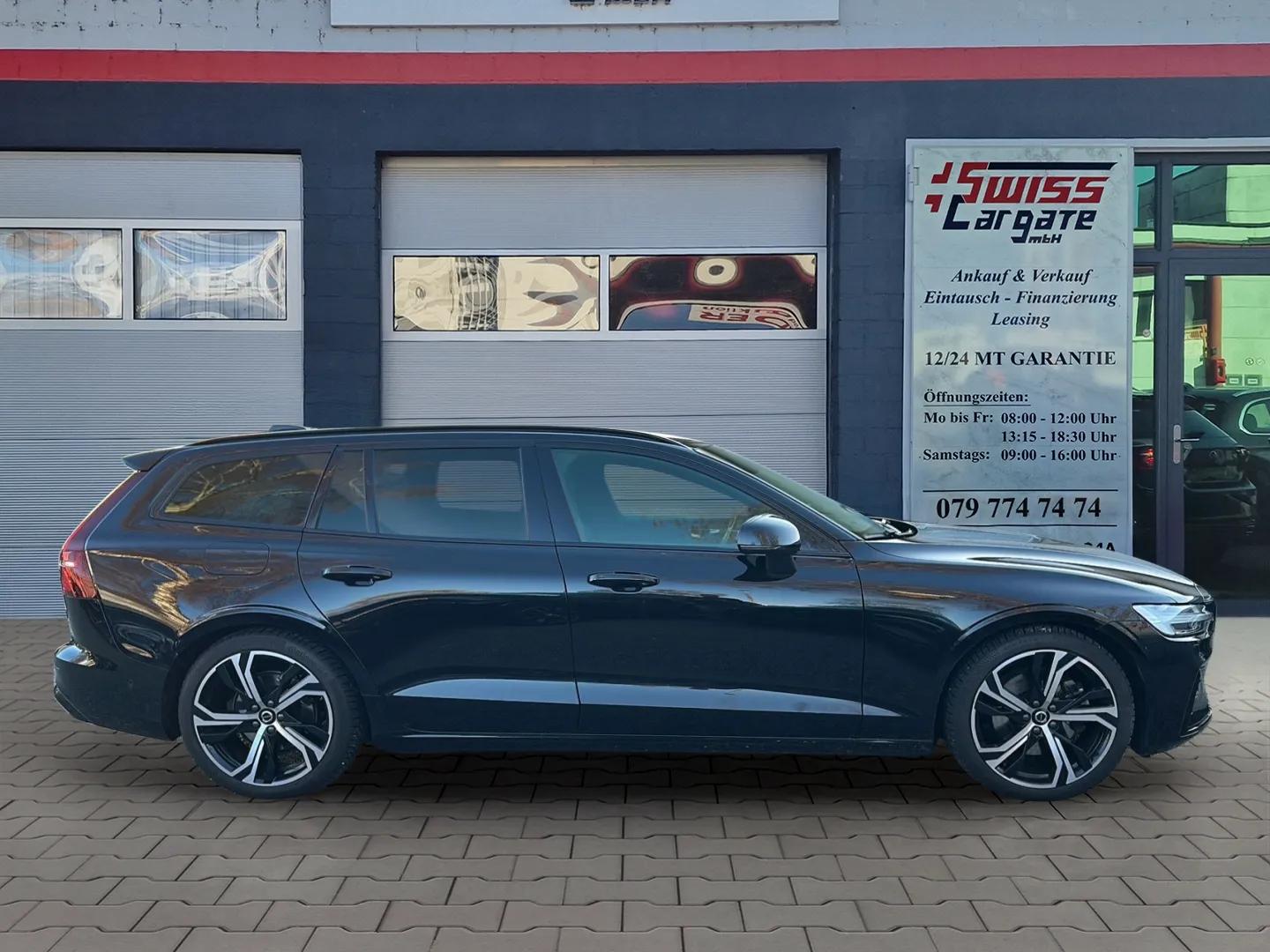 VOLVO V60 B4 Benzin Mild Hybrid Ultimate Dark DCT mit AHK & Panoramadach & 5J Werksgarantie-image-7