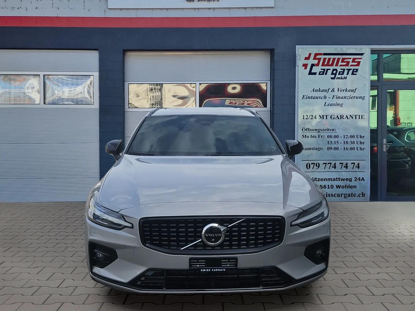 VOLVO V60 B4 Benzin Mild Hybrid Ultra Dark DCT mit AHK & Panoramadach & 5J Werksgarantie-image-2