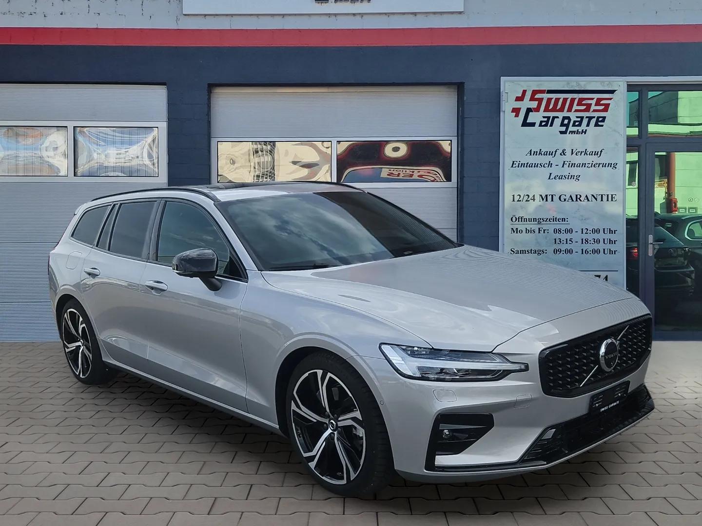 VOLVO V60 B4 Benzin Mild Hybrid Ultra Dark DCT mit AHK & Panoramadach & 5J Werksgarantie-image-1