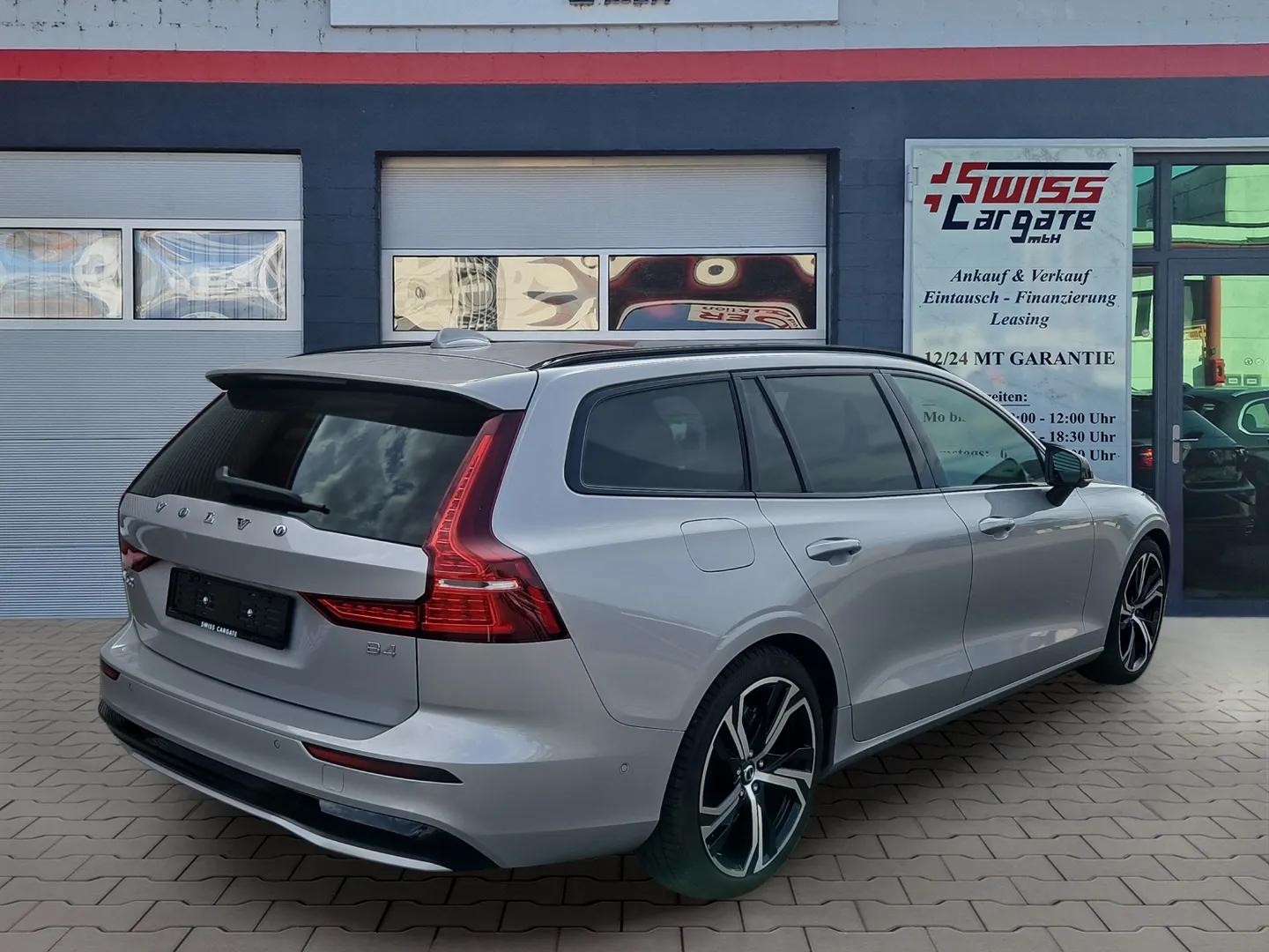 VOLVO V60 B4 Benzin Mild Hybrid Ultra Dark DCT mit AHK & Panoramadach & 5J Werksgarantie-image-7