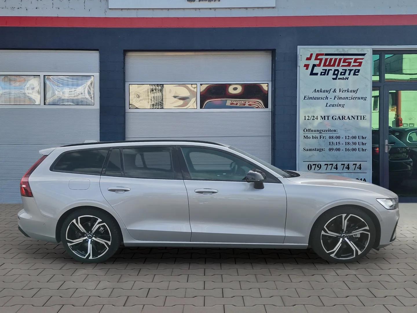 VOLVO V60 B4 Benzin Mild Hybrid Ultra Dark DCT mit AHK & Panoramadach & 5J Werksgarantie-image-8
