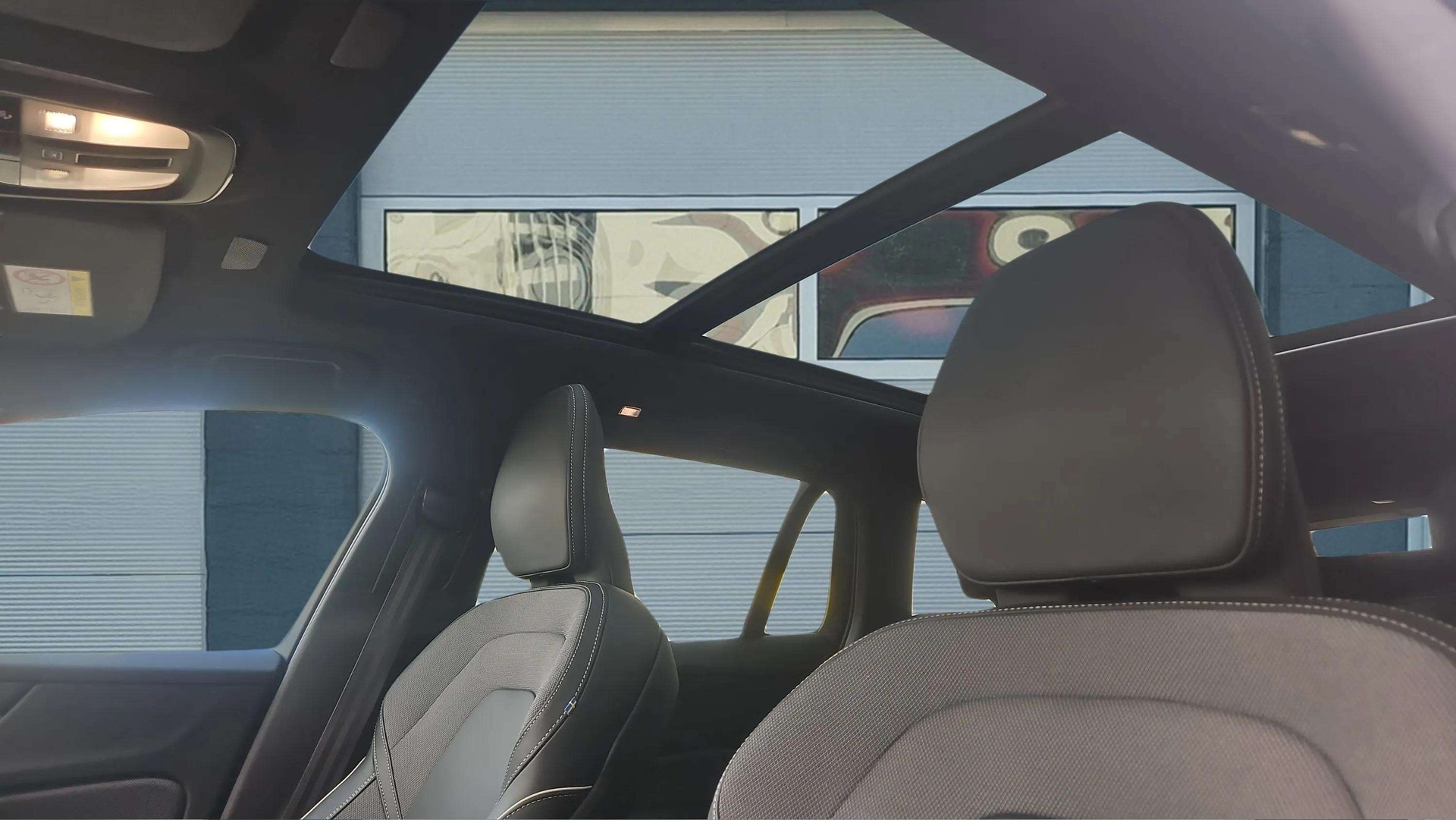 VOLVO V60 B4 Benzin Mild Hybrid Ultra Dark DCT mit AHK & Panoramadach & 5J Werksgarantie-image-25