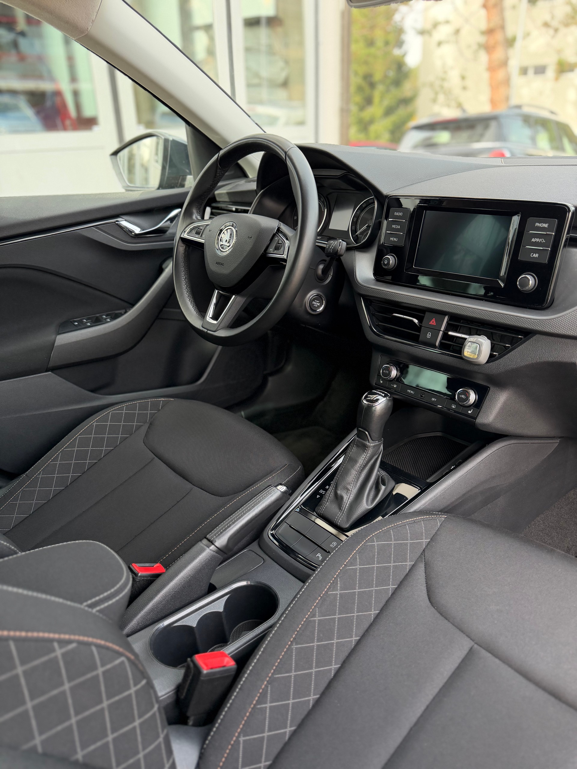 SKODA Scala 1.5 TSI ACT Ambition DSG-image-5