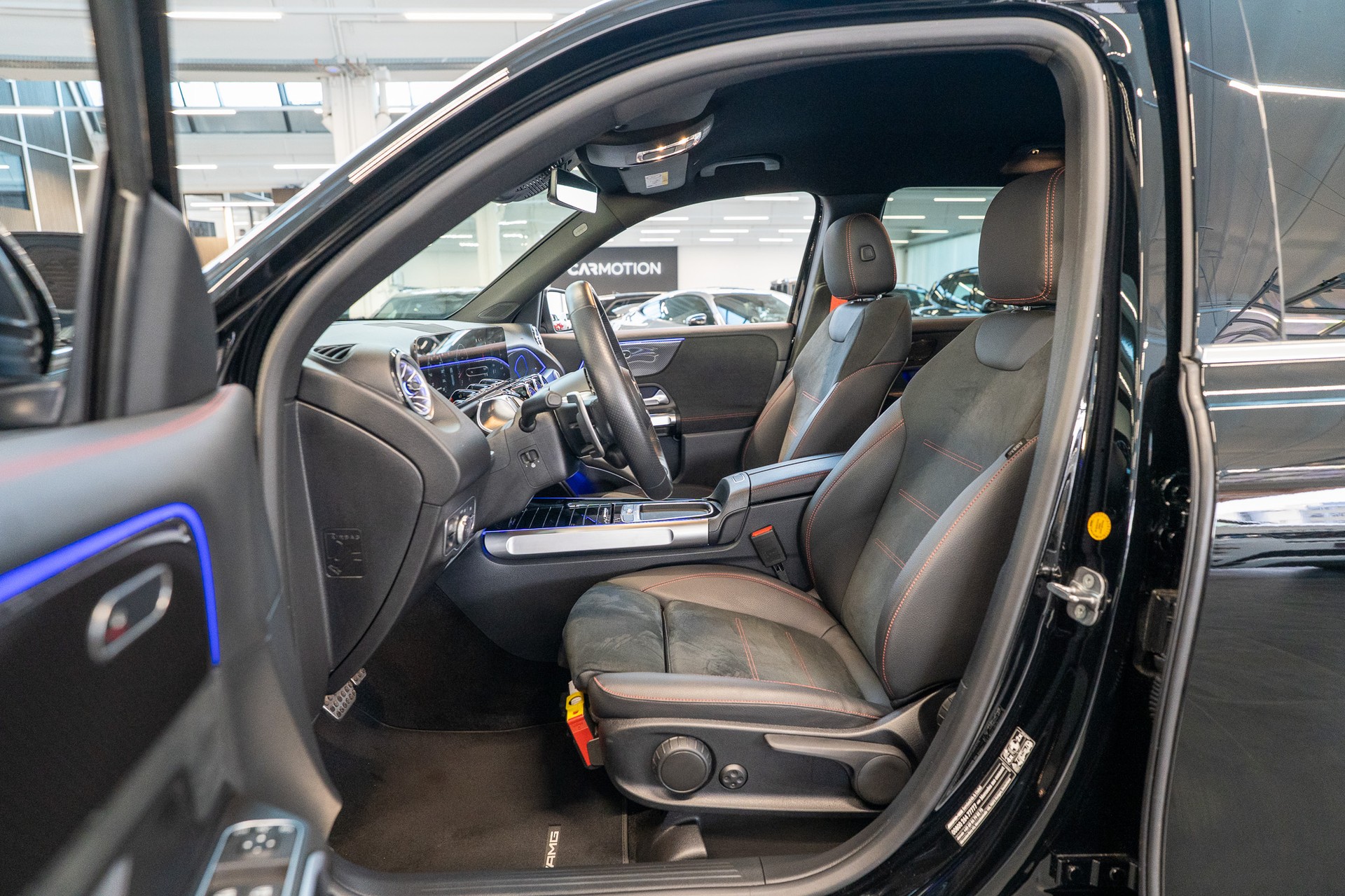 MERCEDES-BENZ GLB 35 AMG 4matic / Facelift / 360°Kamera / AHK-image-8