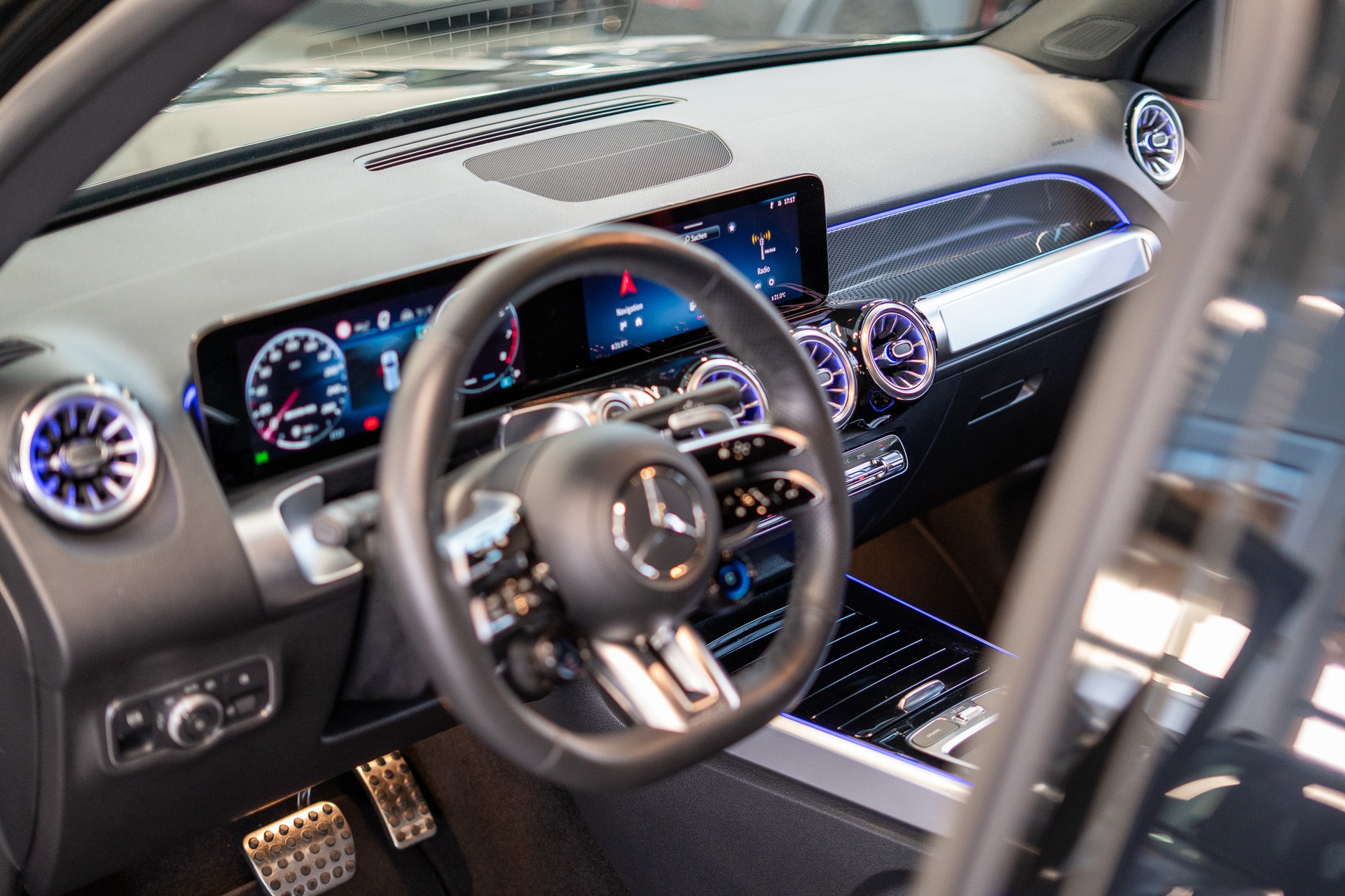 MERCEDES-BENZ GLB 35 AMG 4matic / Facelift / 360°Kamera / AHK-image-9