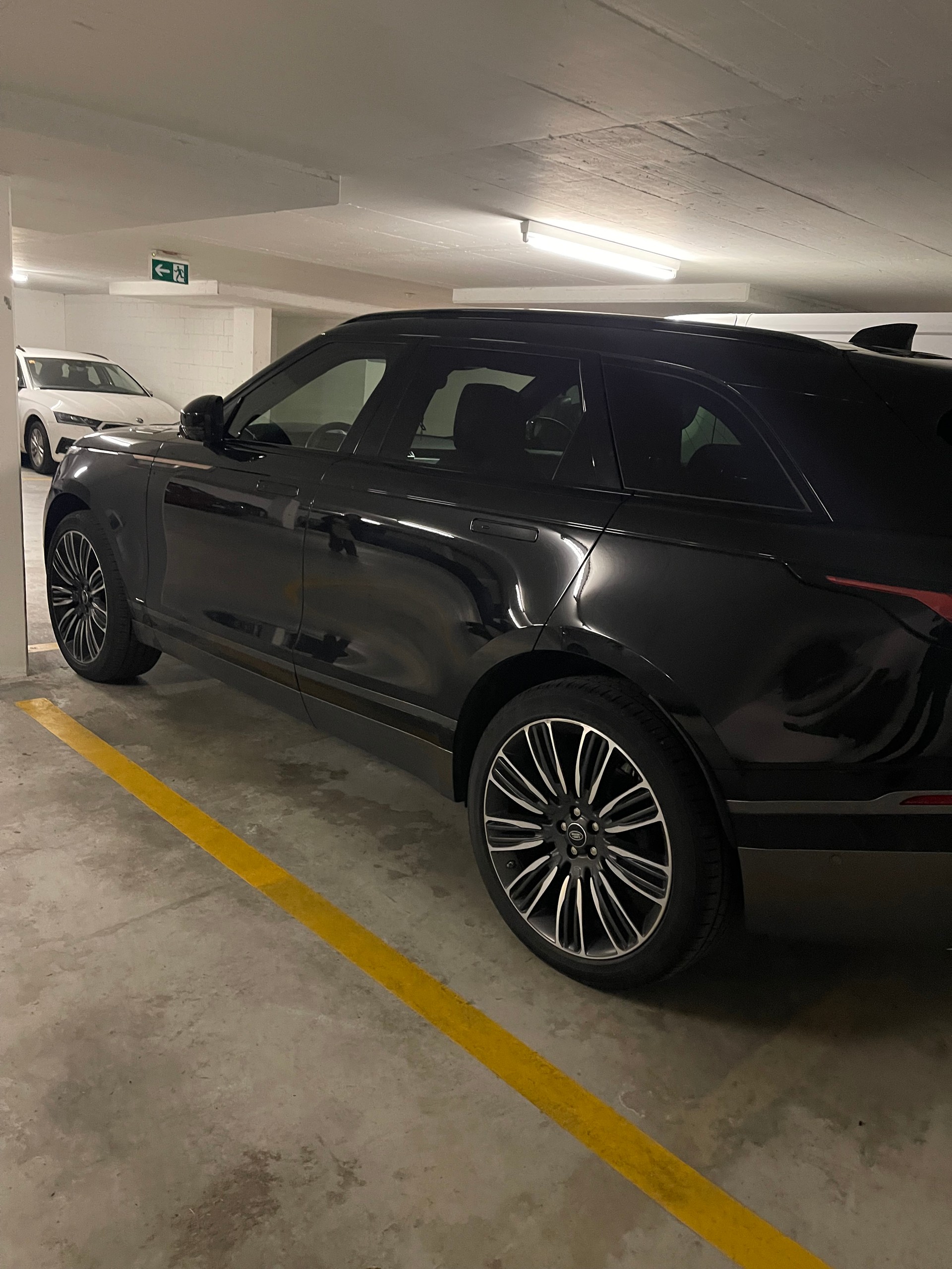 LAND ROVER Range Rover Velar R-Dynamic P 300 SE Automatic-image-1